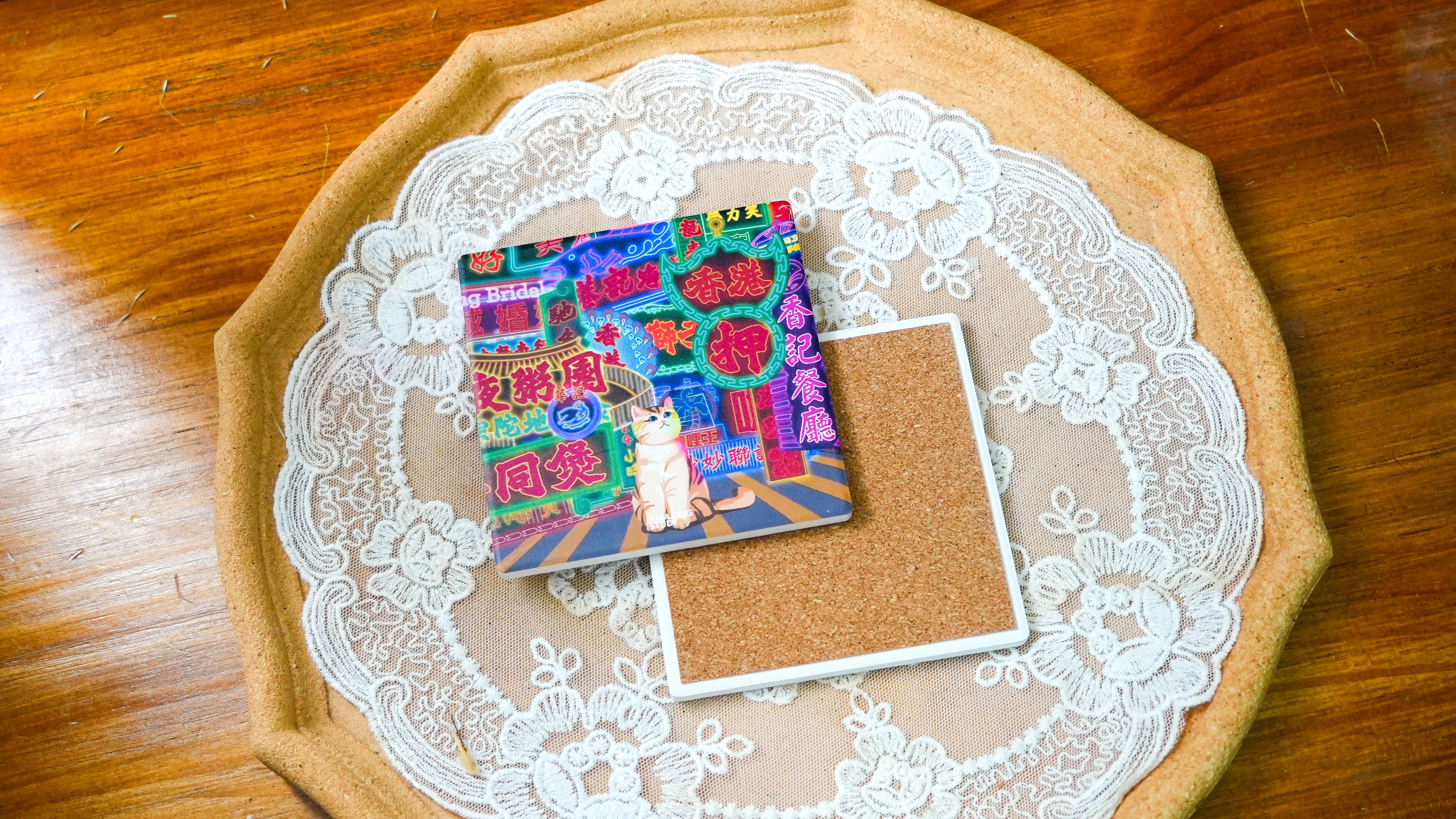 【貓遊街角 - 霓虹十色 】 杯墊丨Amazing Studio