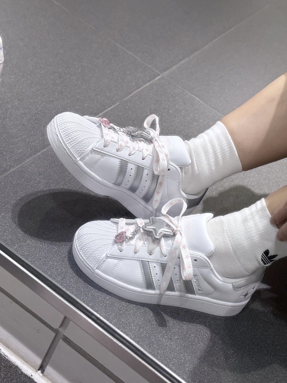 ADIDAS SUPERSTAR 2.0 貝殼頭 愛迪達 三葉草 流星系列 Y2K 白銀 液態銀 星星 女鞋 JQ8777 / 預購