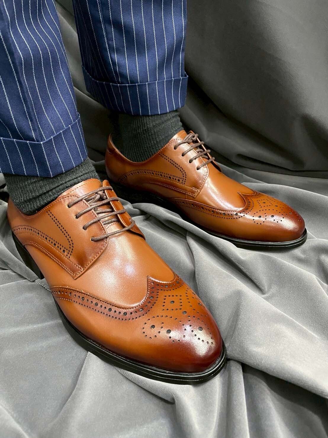 棕色小牛皮雕花翼紋鞋左斜測照