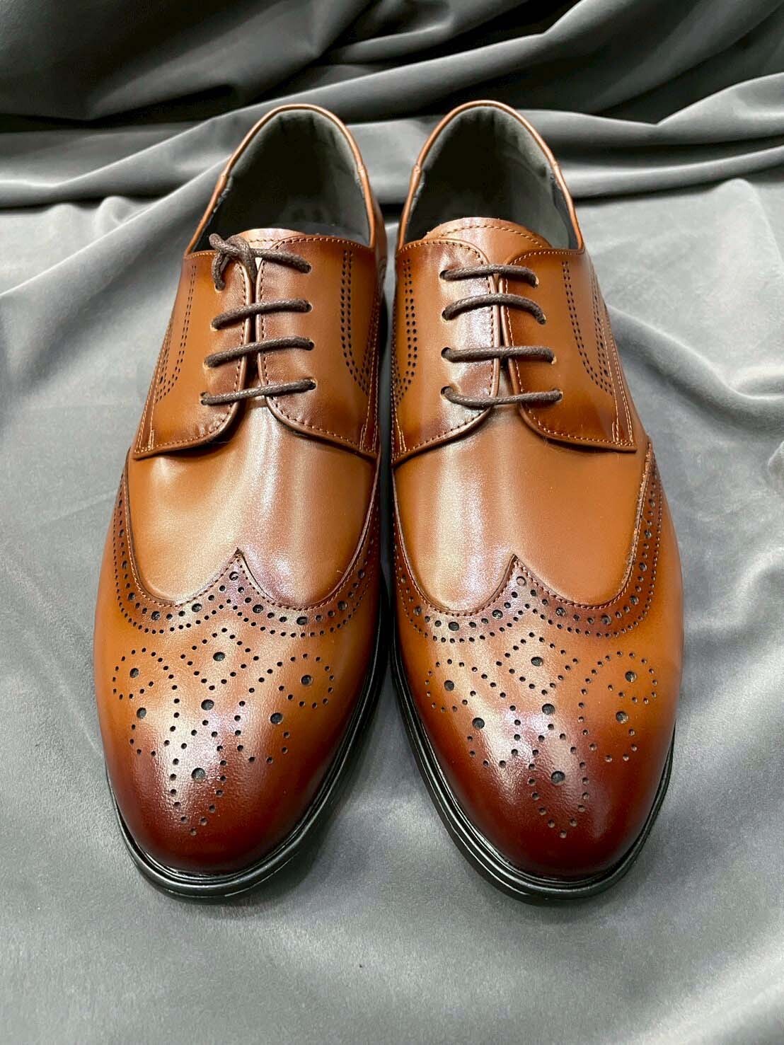 棕色小牛皮雕花翼紋鞋正面01