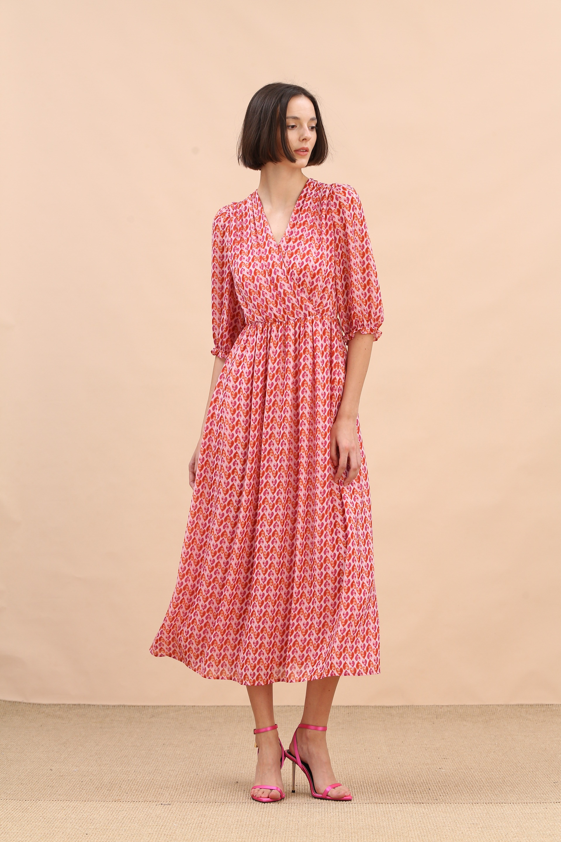 BE10117E1 金紅愛心七分袖V領長洋