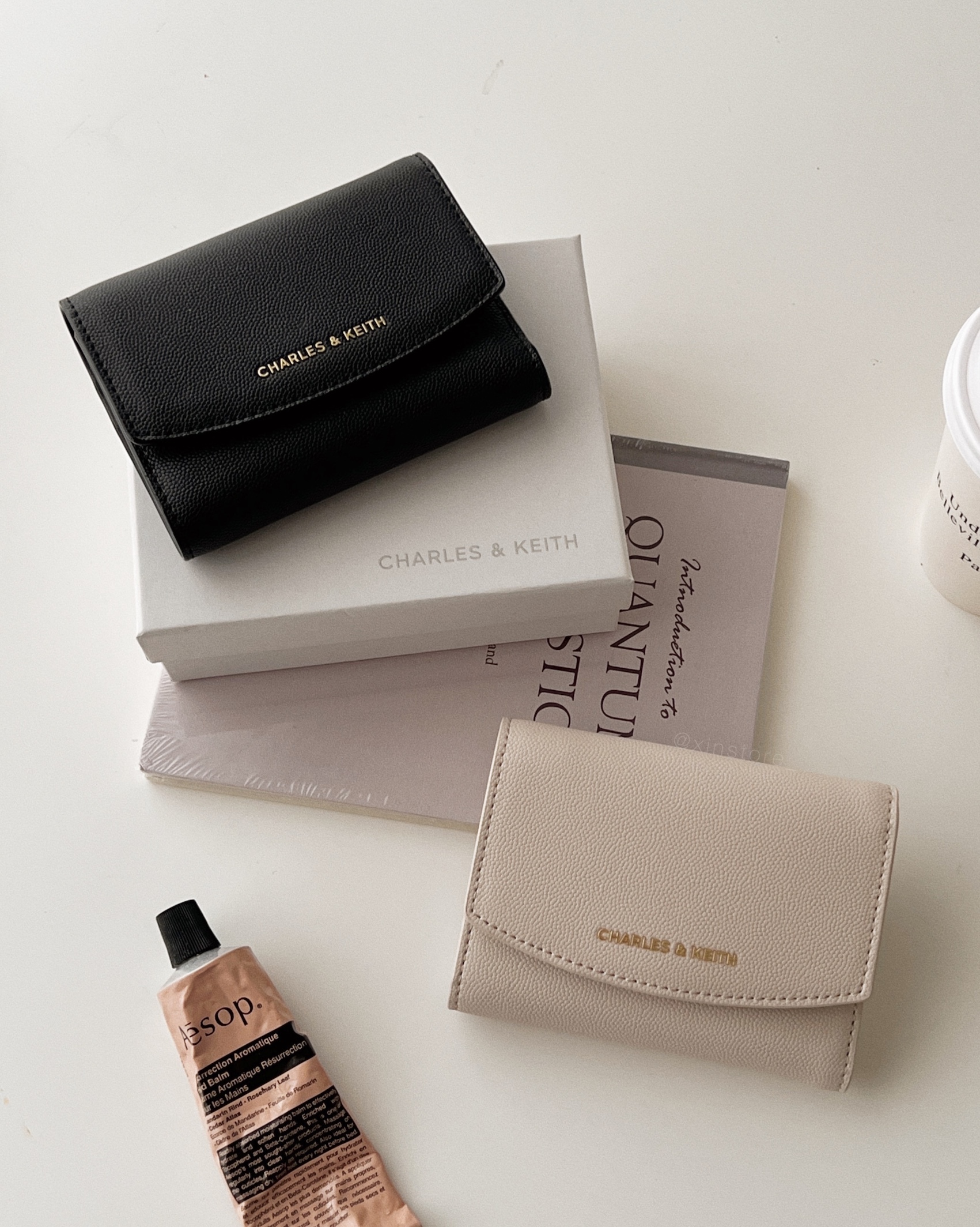 Charles ＆ Keith 小CK 弧形 摺疊 短夾 錢包 黑 燕麥