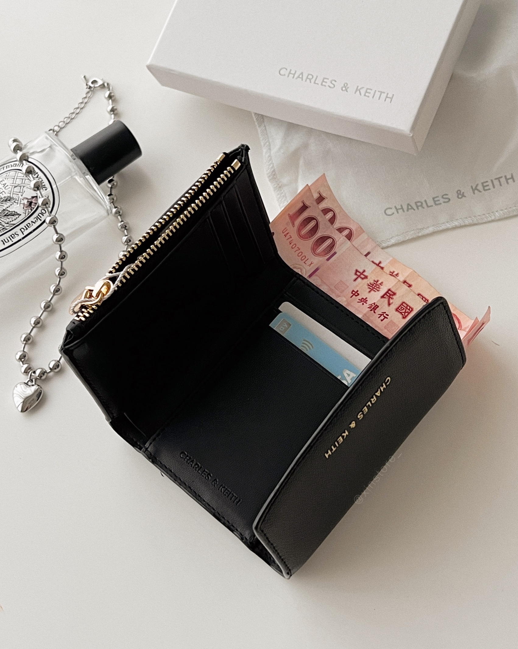 Charles ＆ Keith 小CK 弧形 摺疊 短夾 錢包 黑 燕麥