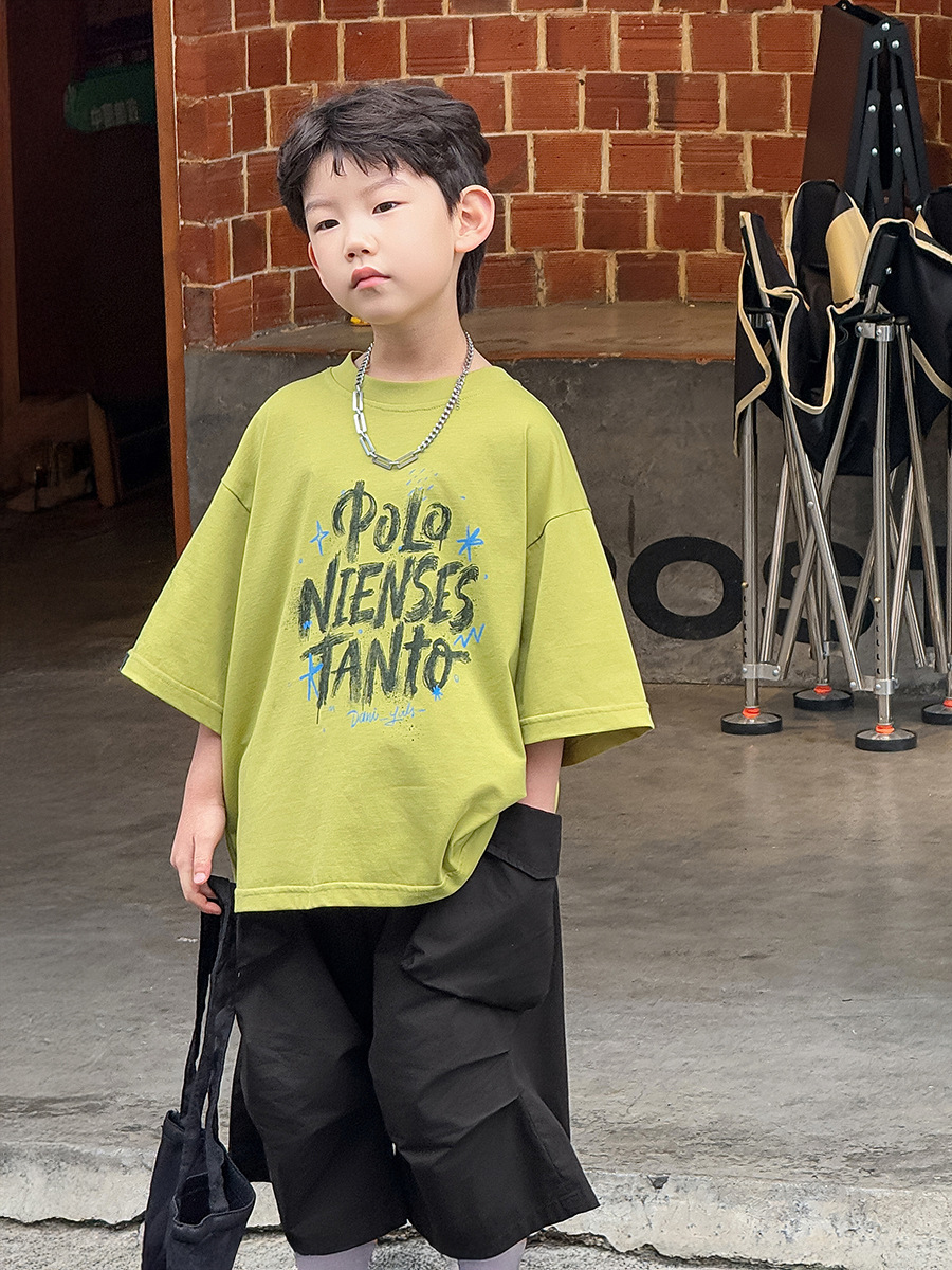 果綠塗鴉字體 短袖上衣