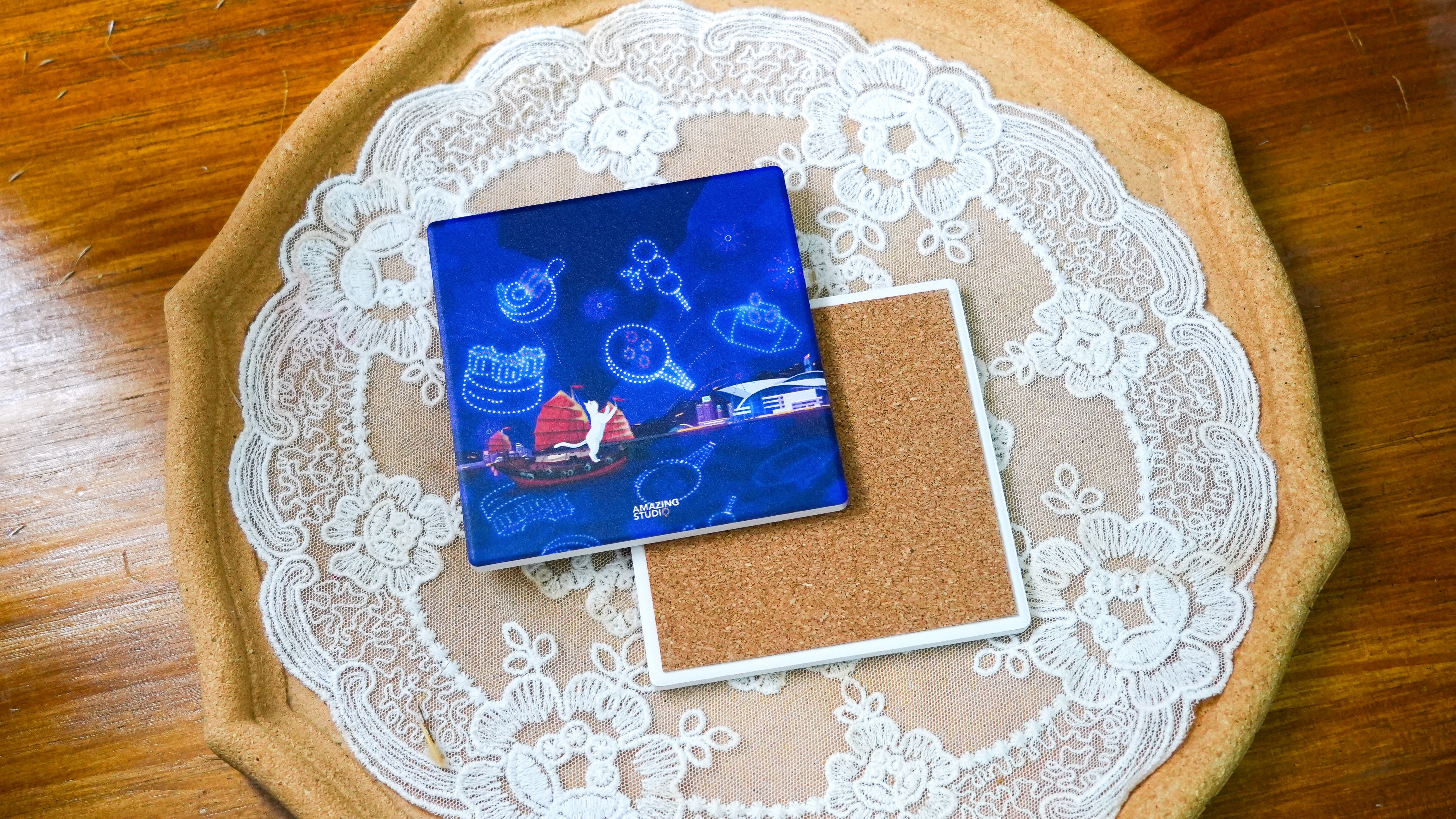 【貓遊街角 - 維港映匯】 杯墊丨Amazing Studio