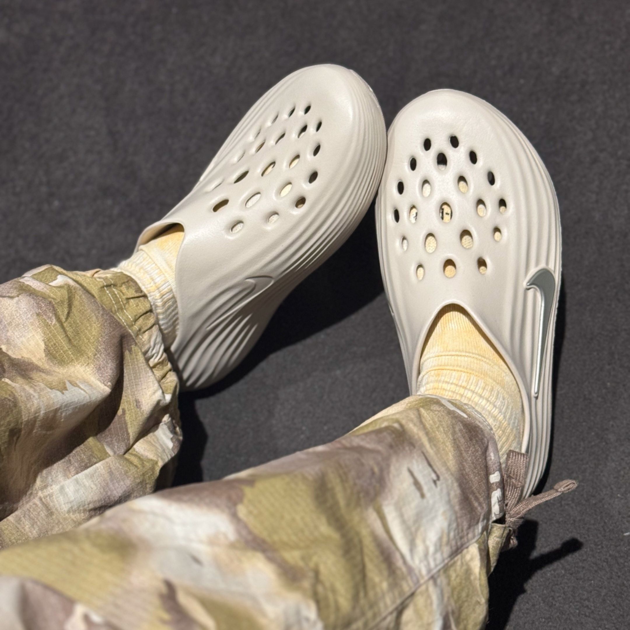 NICEDAY 代購 Nike ReactX Rejuven 8 奶茶色 洞洞鞋 棕 卡其 奶茶 男女鞋 拖鞋 HV5060-100