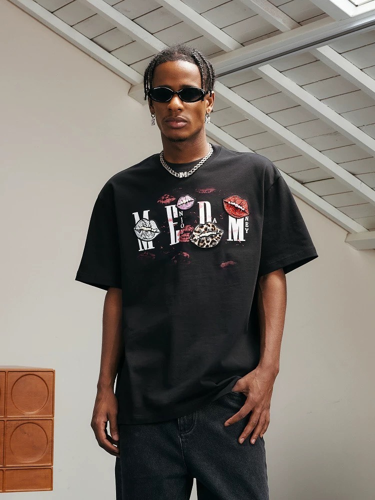 MEDM 唇印黏珠立體貼布 Logo印花 短袖 T