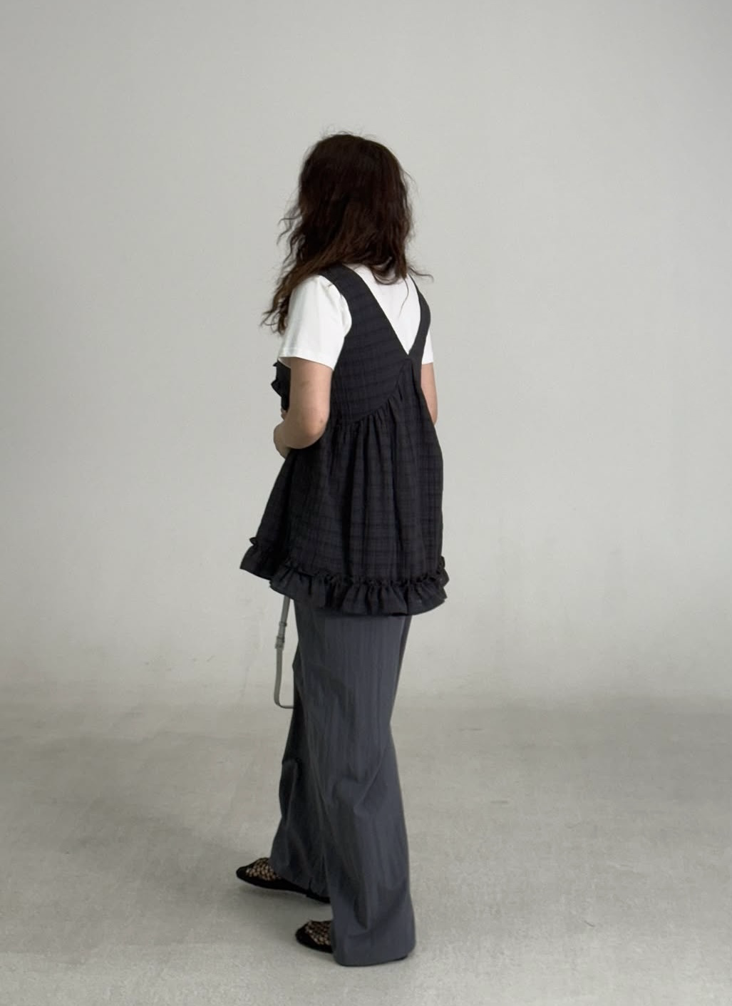 荷葉邊吊帶背心🤍🩶