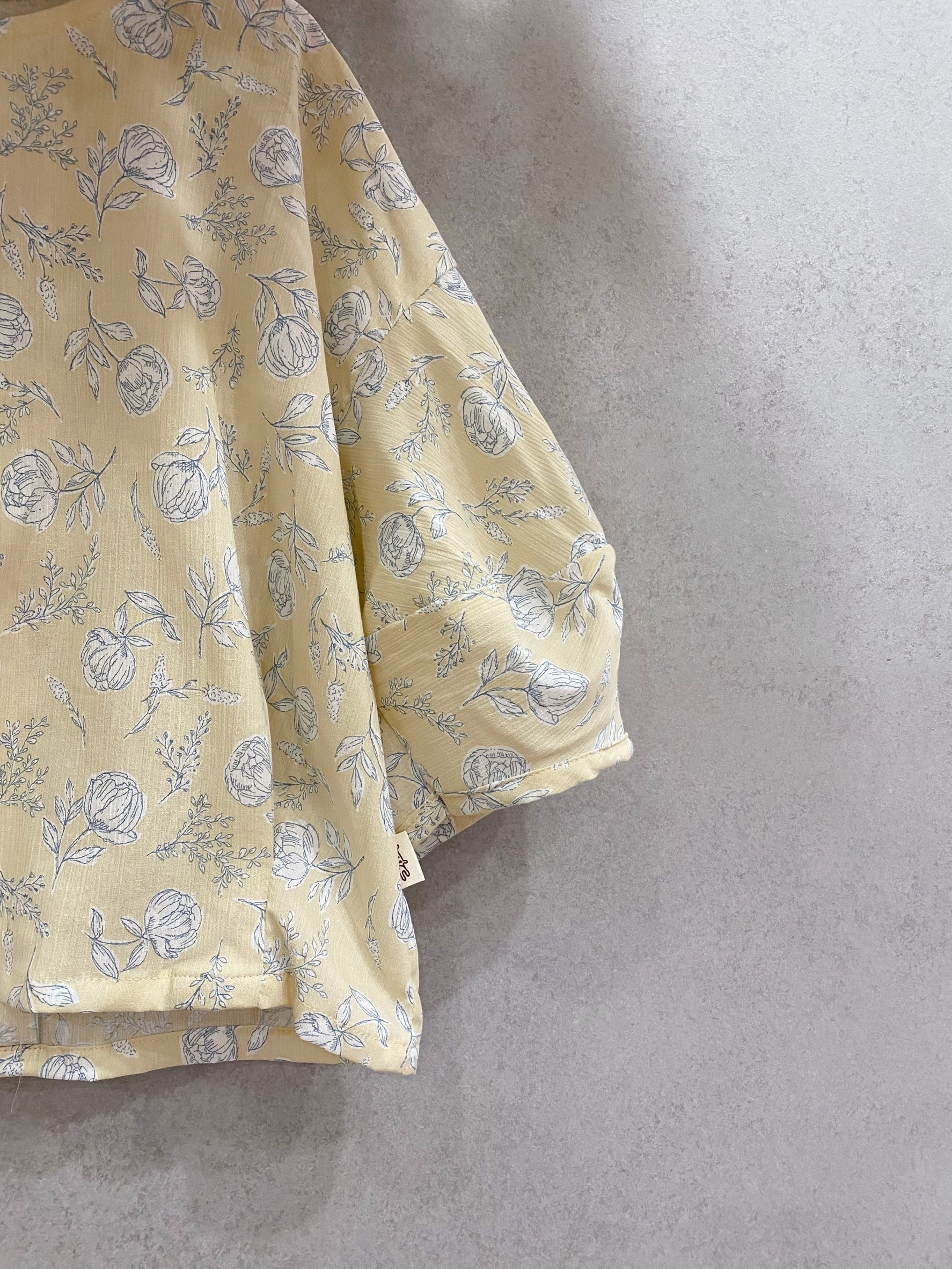 含苞 鬱金香上衣