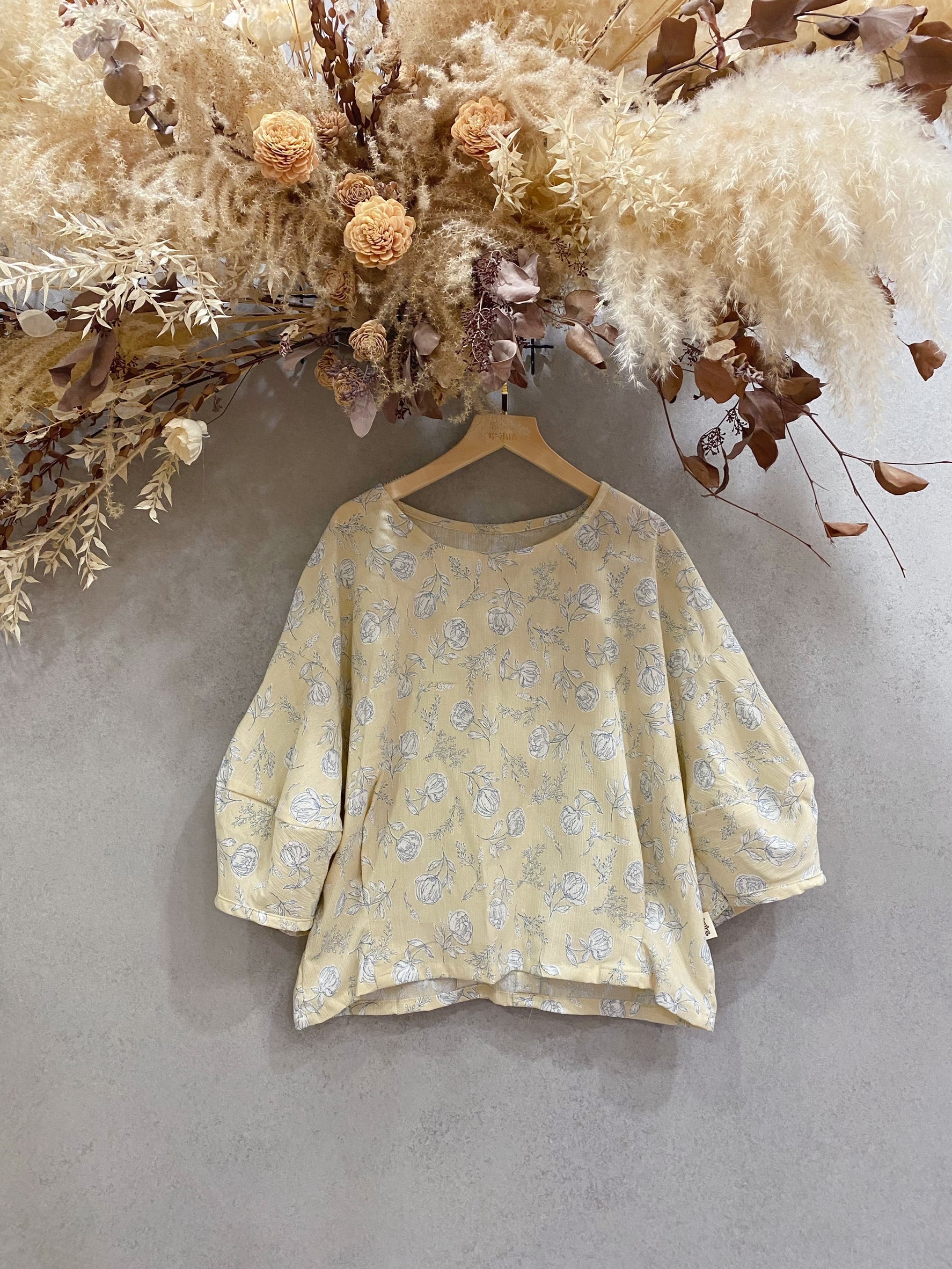 含苞 鬱金香上衣