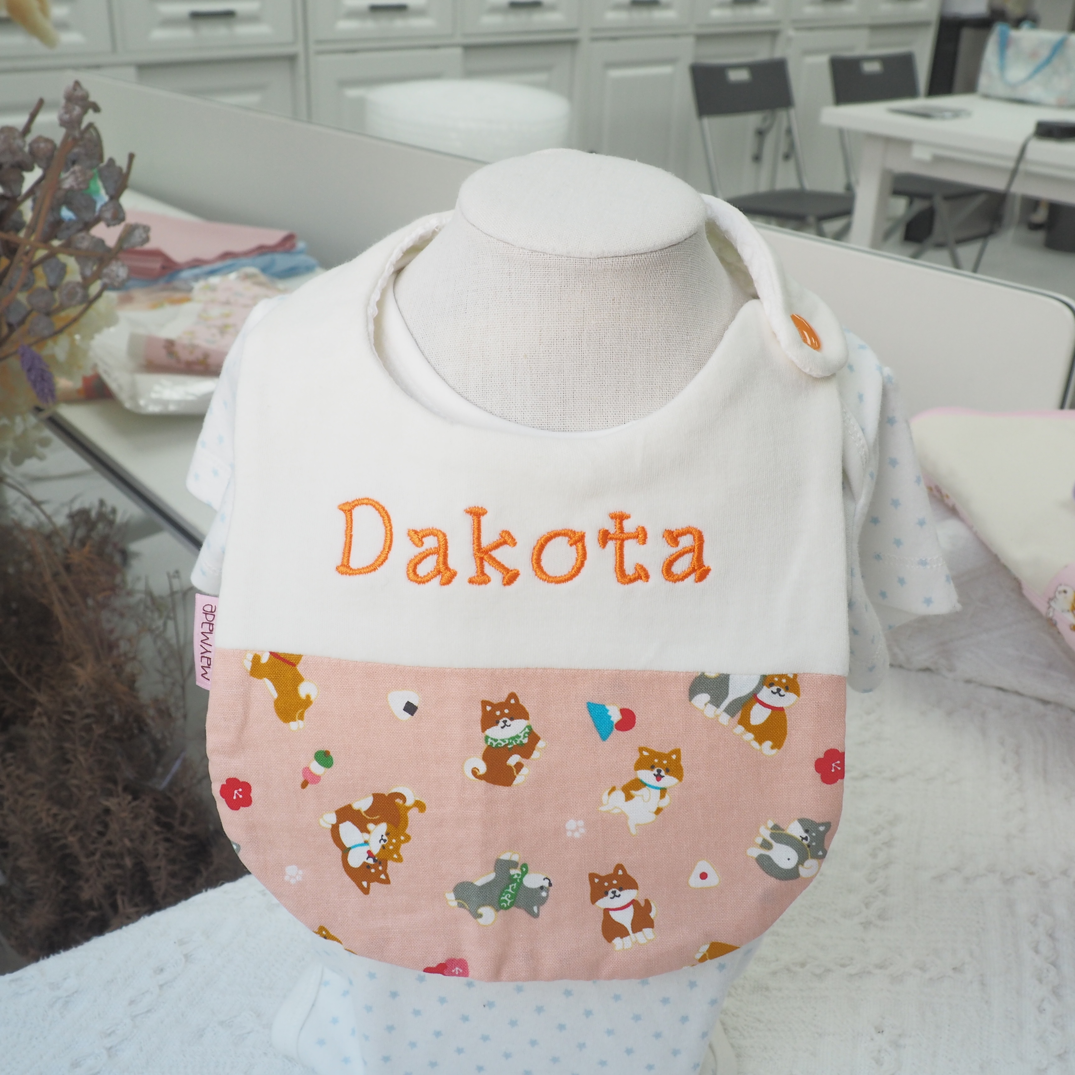 橙色柴犬純棉布圖案 拼布款繡名口水肩