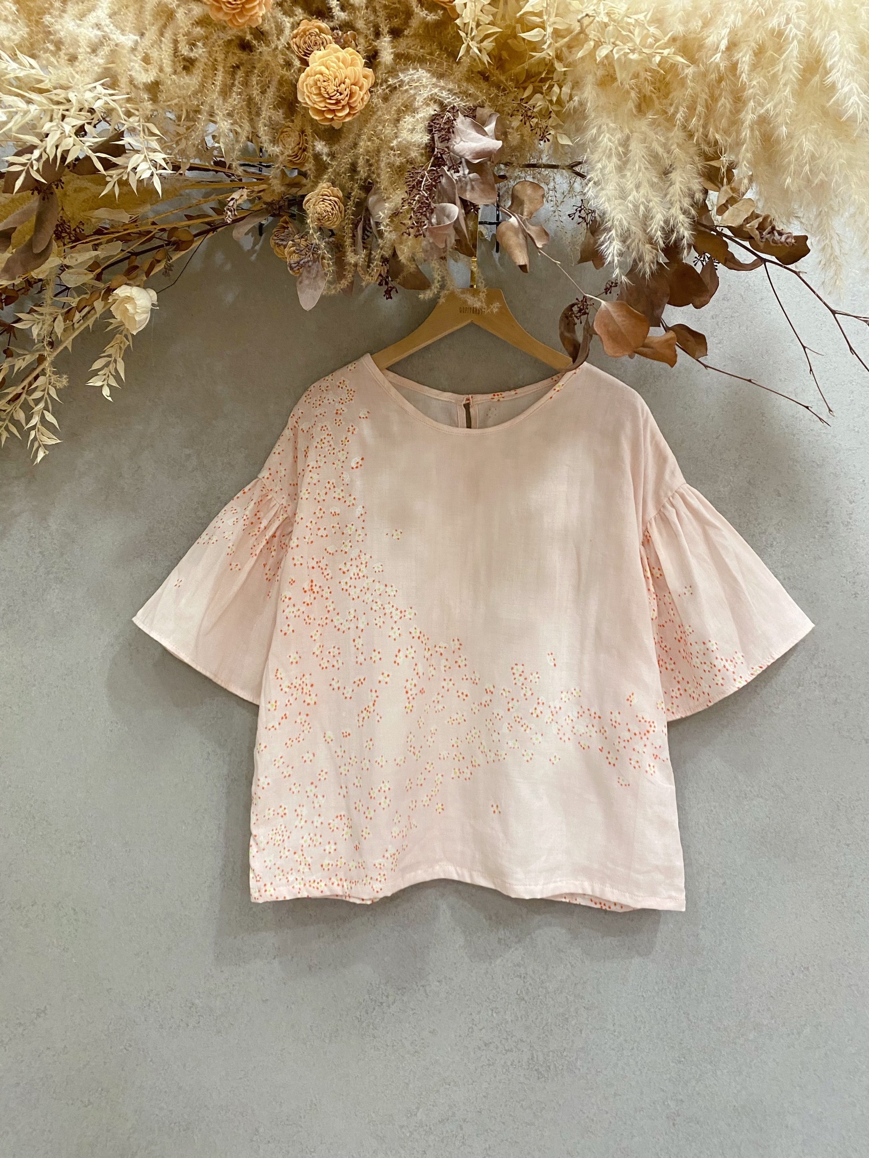 燙銀粉點碎花 媽咪荷葉袖上衣