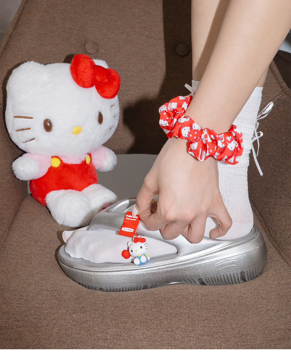 サンダル・ミュール TAW&TOE Plumpy Tan Hello Kitty Charm Tag SET OG+SCARF SET s-l400.jpg