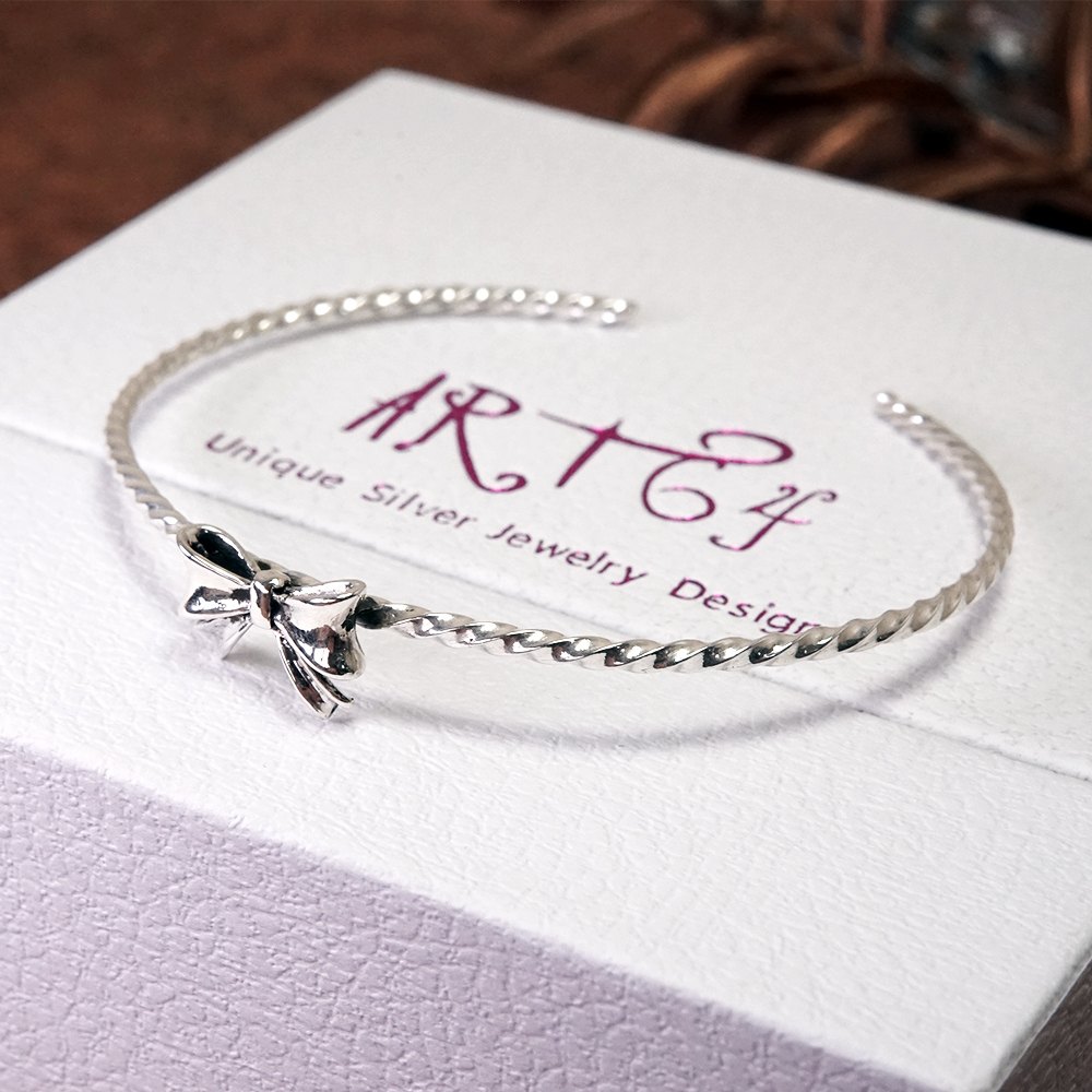 銀光飛舞 蝴蝶結 925純銀手環 22週年紀念設計 C型手環 女生手環