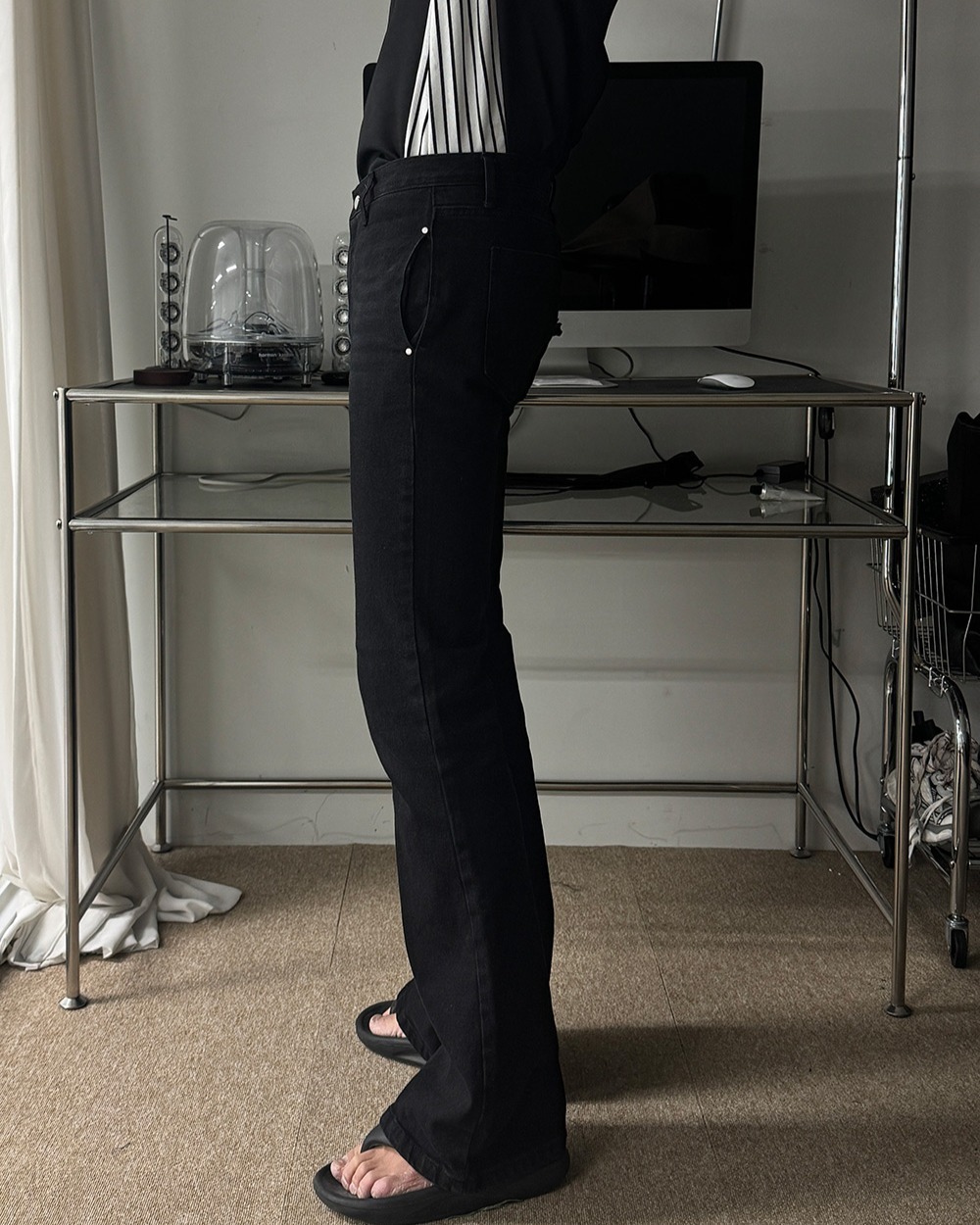 黑色靴型牛仔褲