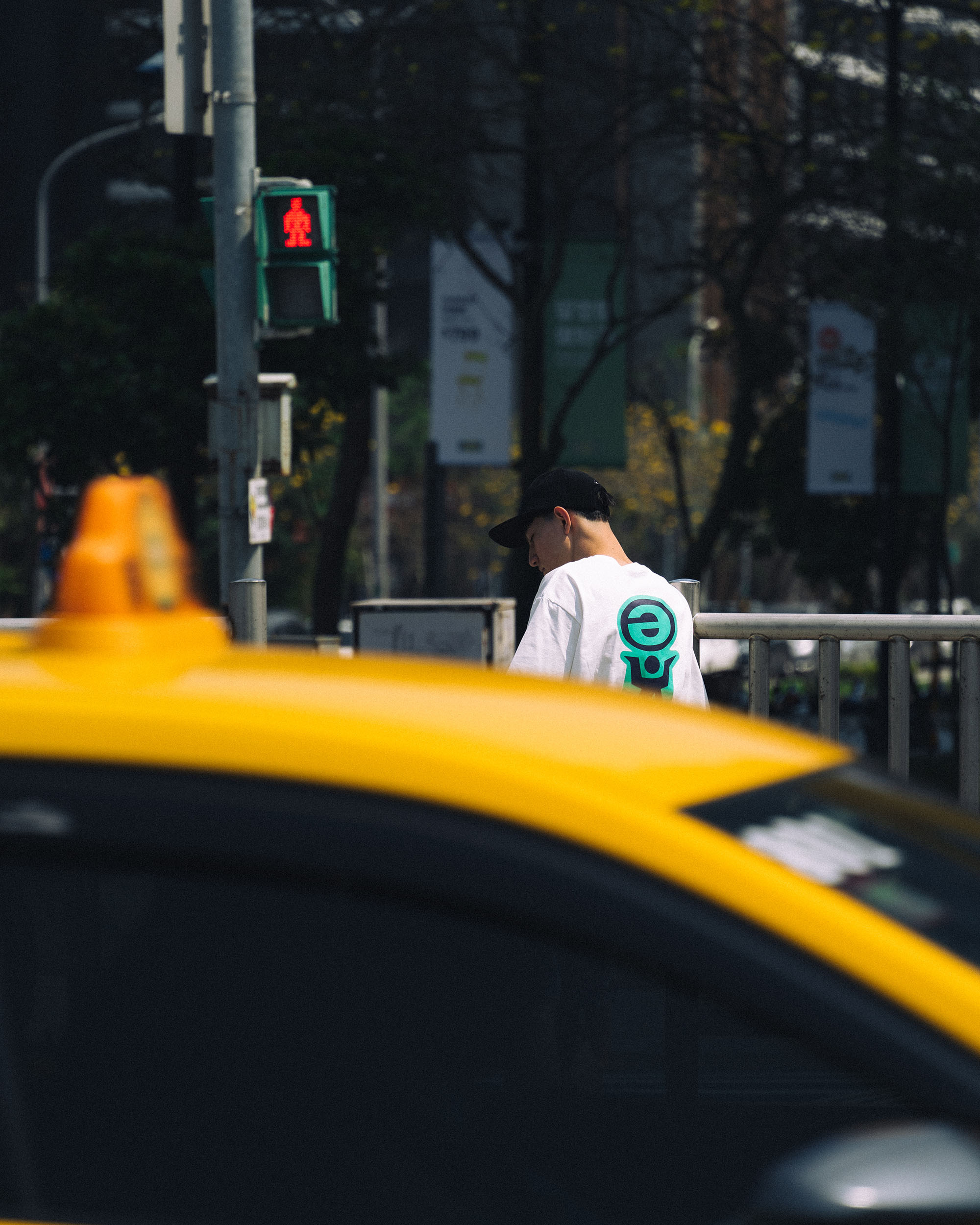 idealism Earth Tee 白色 霧藍色 人行圖短上衣【ID25001】