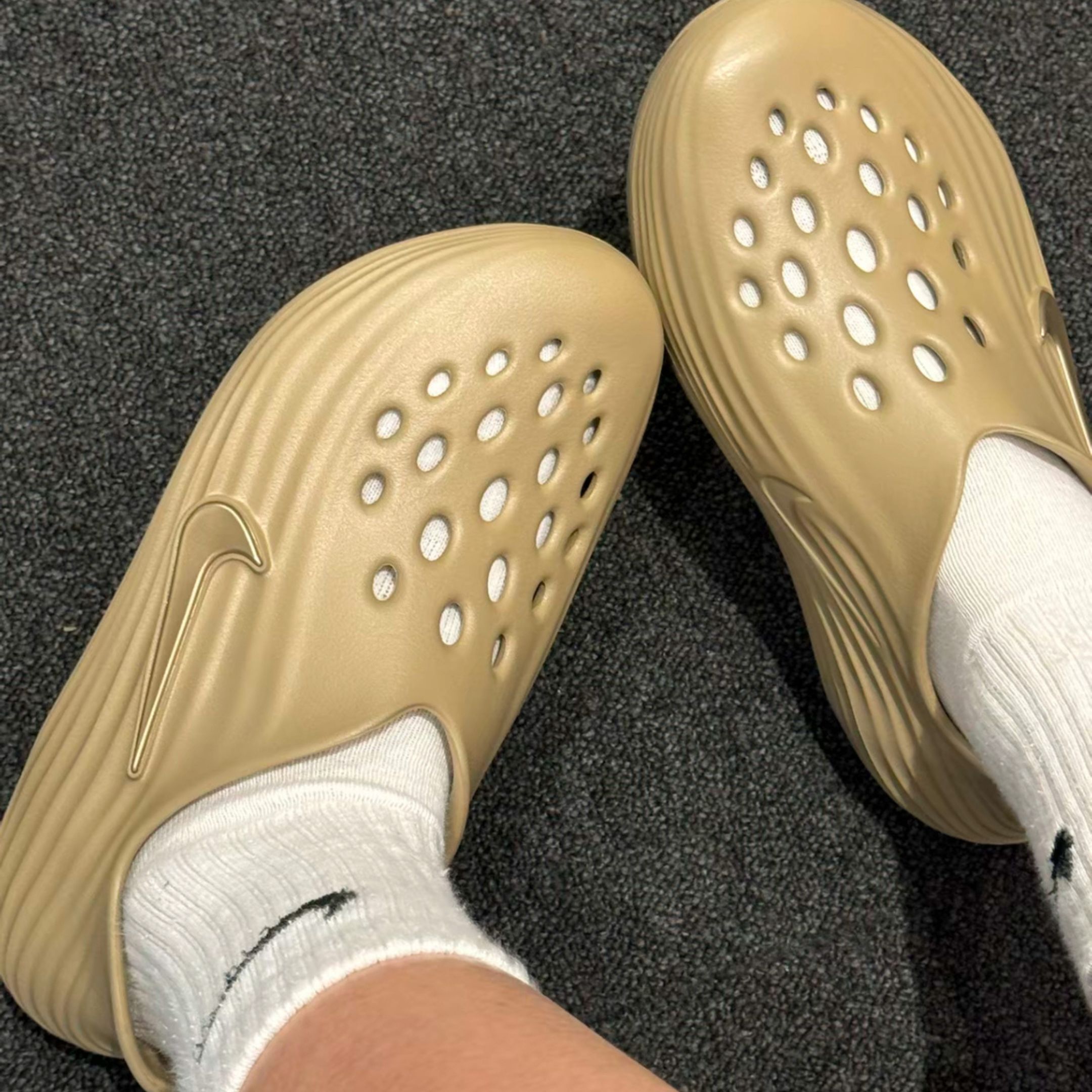 NICEDAY 代購 Nike ReactX Rejuven 8 洞洞鞋 卡其 土黃 淺棕 男鞋 拖鞋 HV5060-200