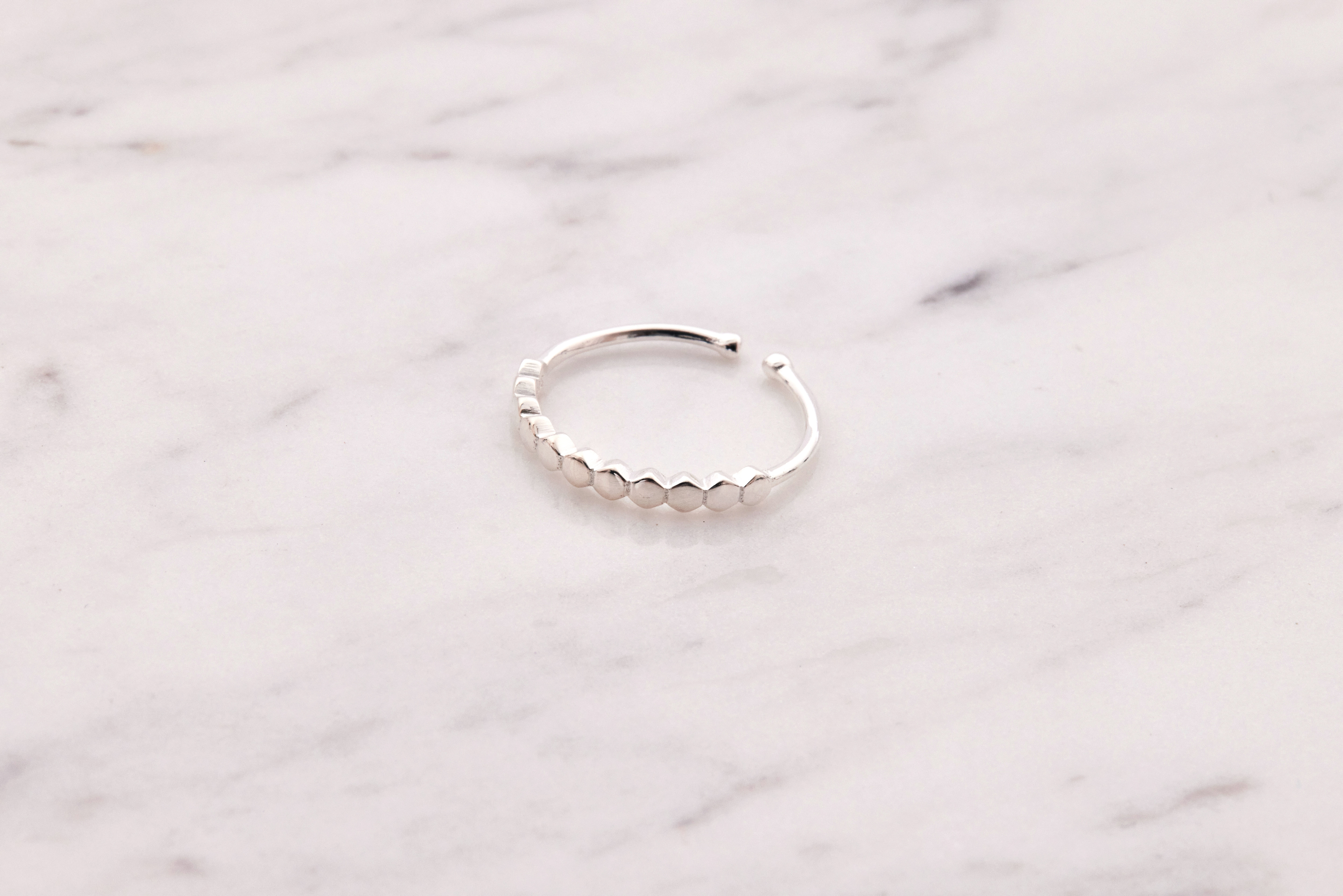 R1056  |  純銀點點尾戒戒指