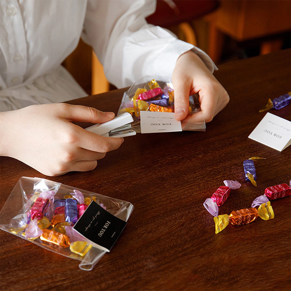 midori XS 迷你釘書機：可平整收納