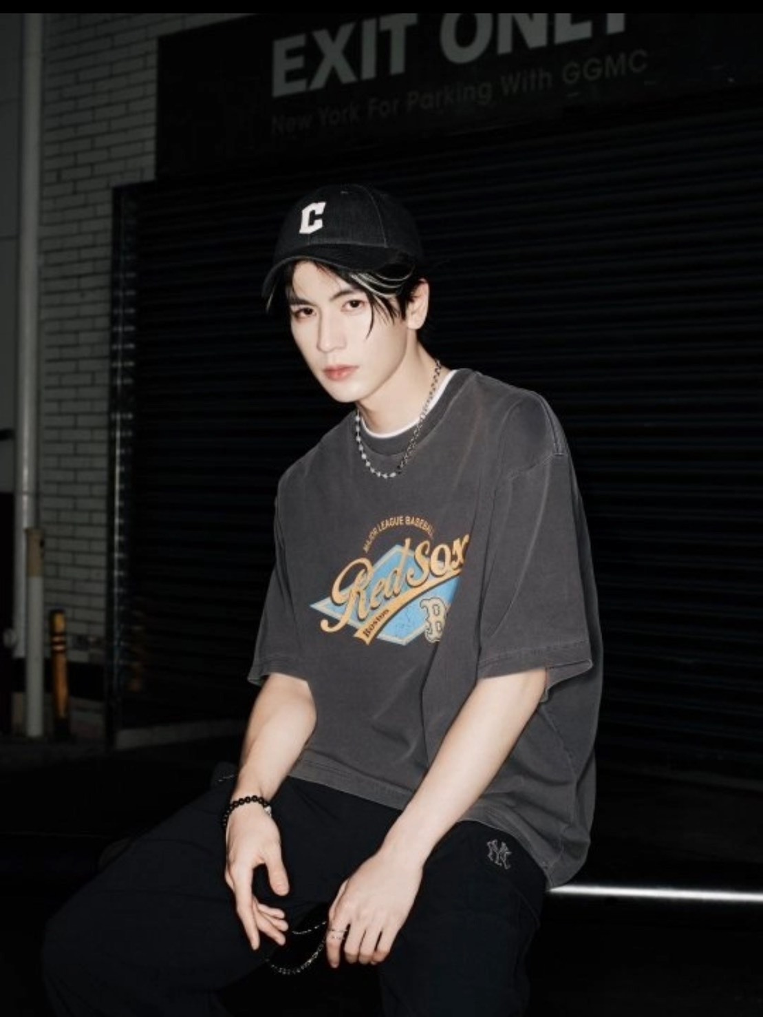 MLB 紅襪隊 復古膠片印花寬版T 深炭灰