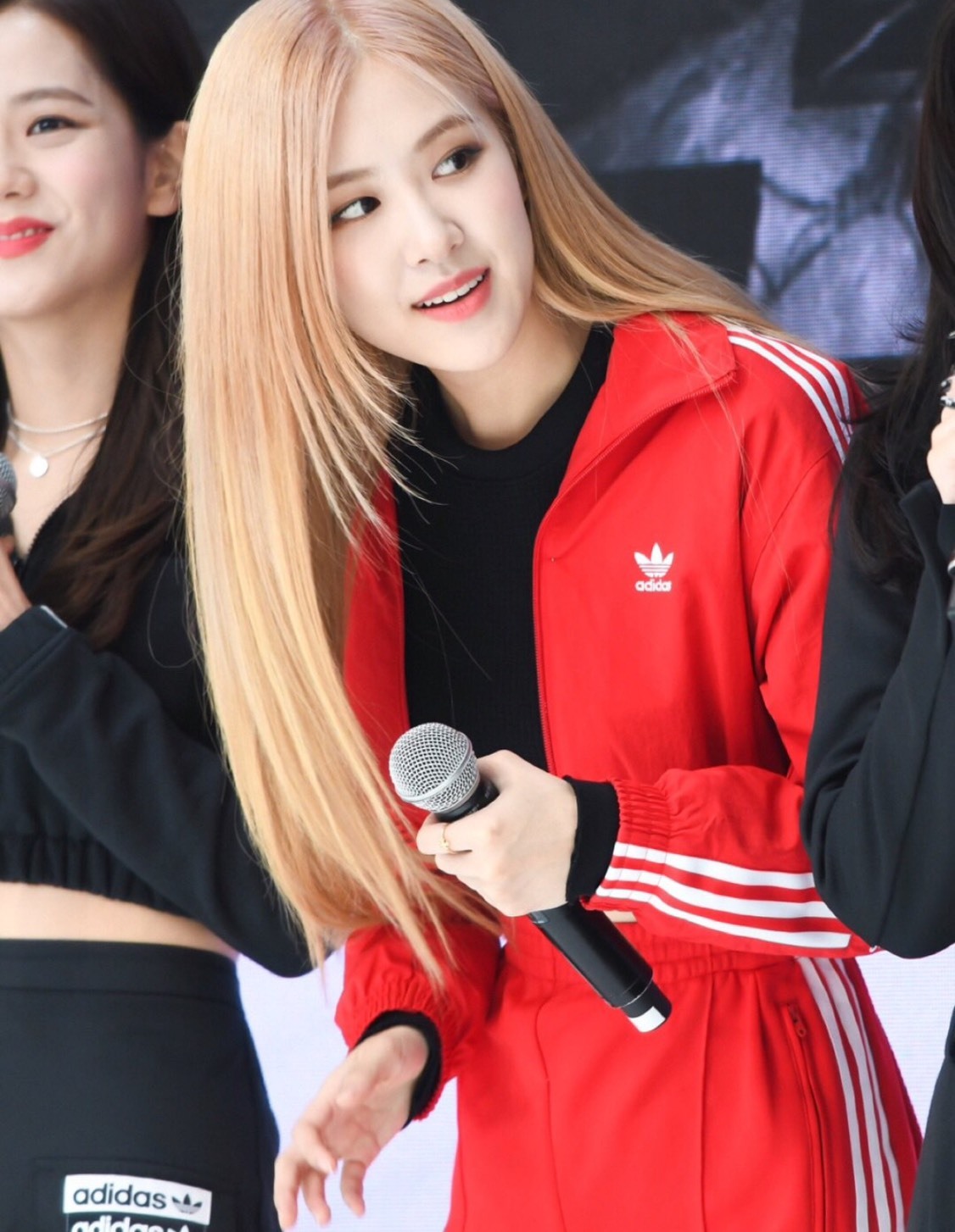 adidas 三葉草 愛心繫帶立領運動外套（紅）