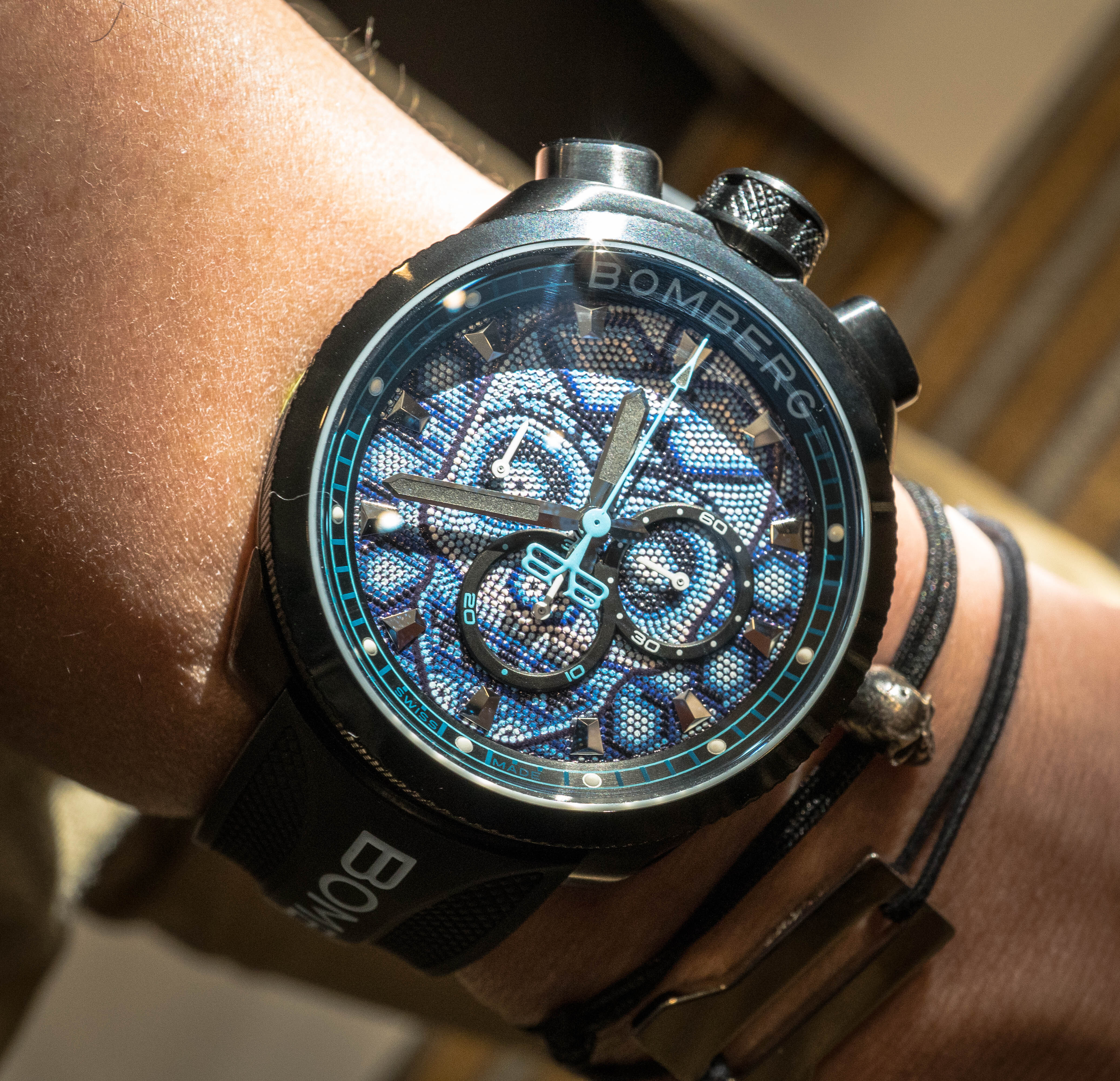 BOLT-68 系列 藍色珍珠骷髏計時碼錶