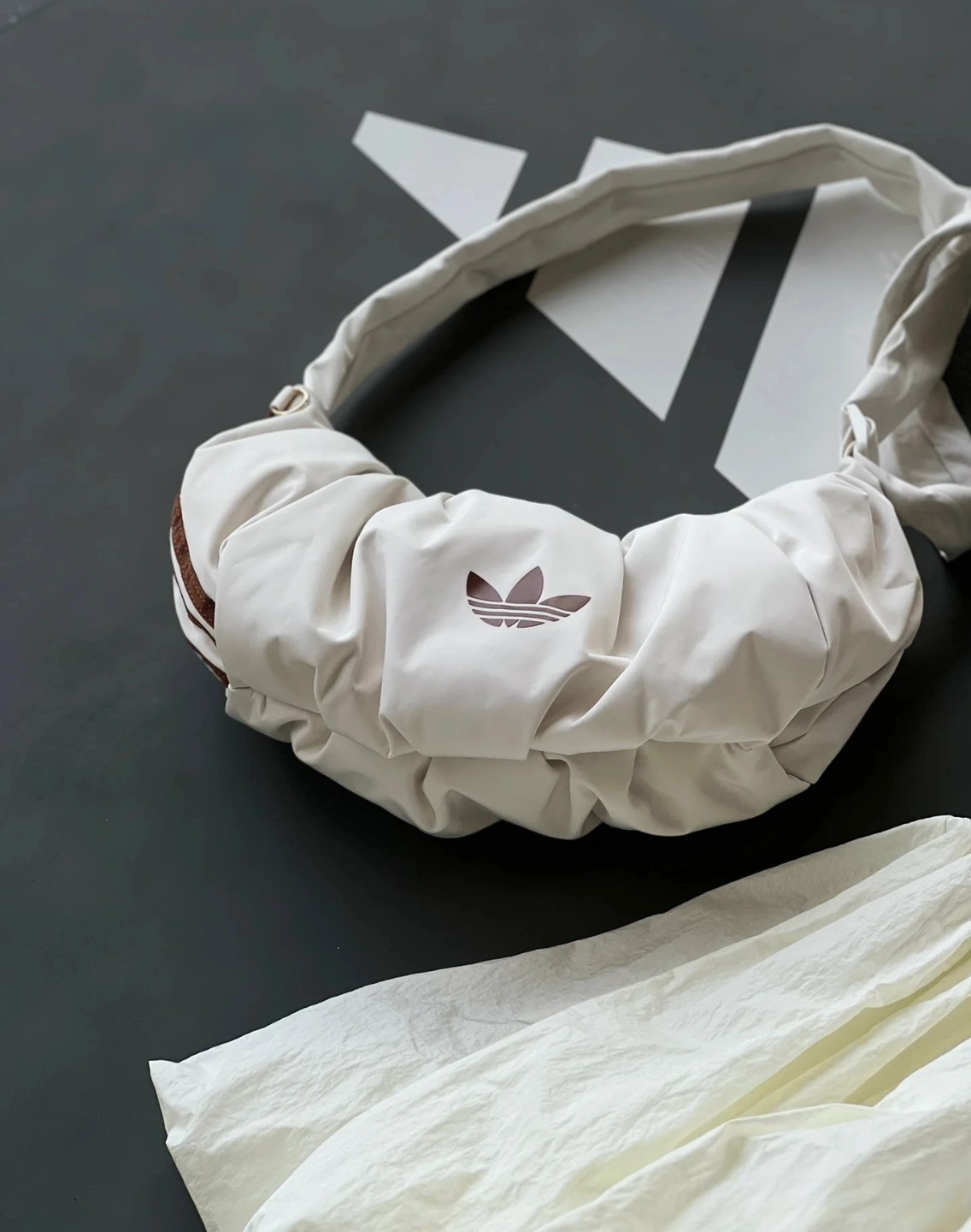 adidas 三葉草 雲朵包 小號 漢玉白