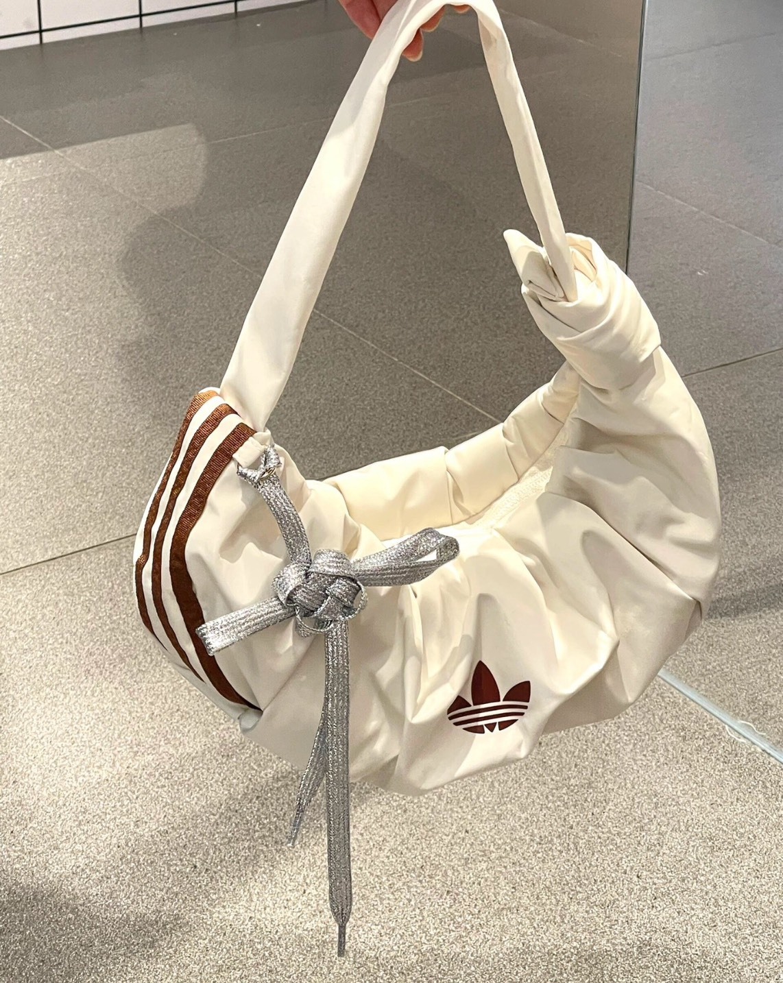 adidas 三葉草 雲朵包 小號 漢玉白
