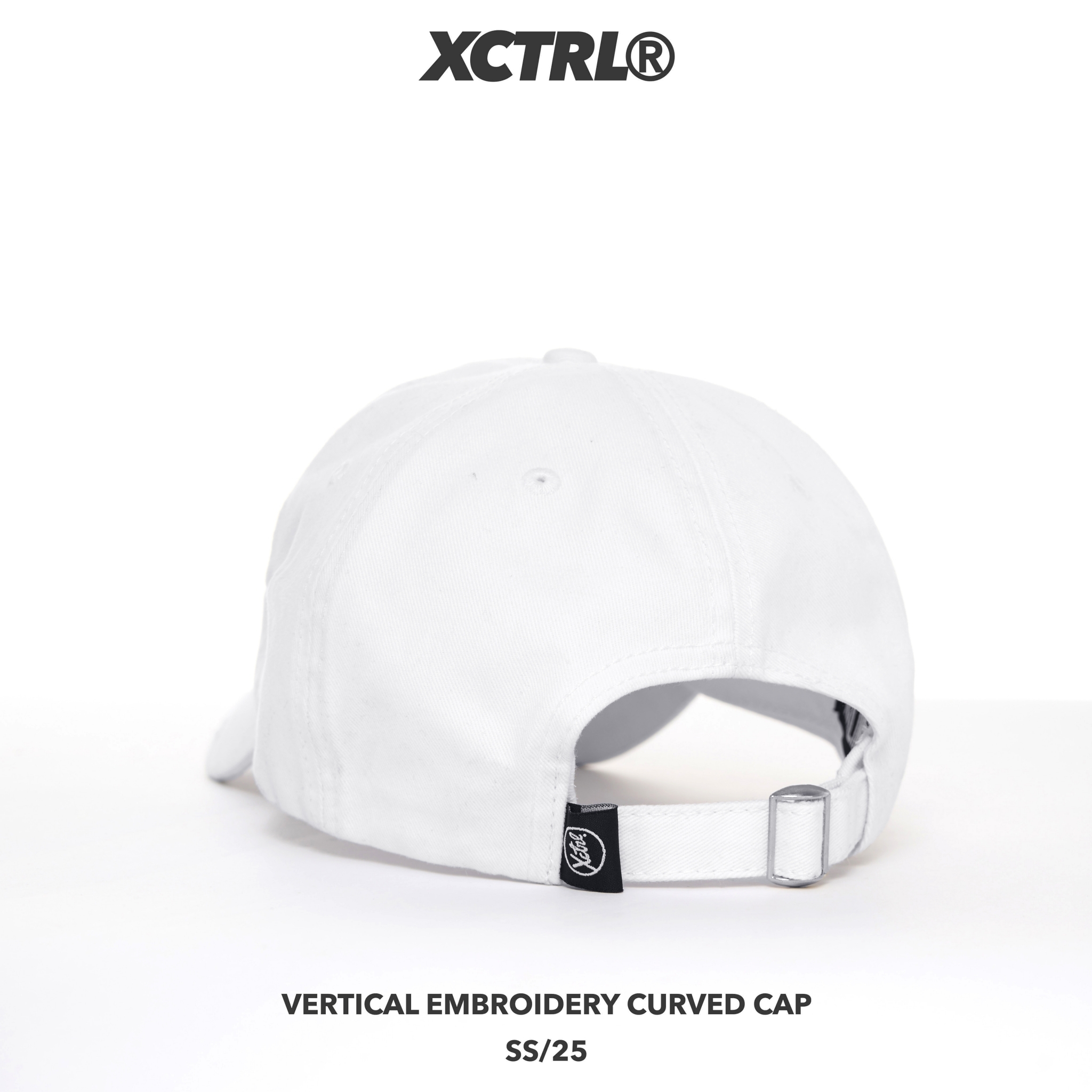 XCTRL 直排文字繡花彎帽-白