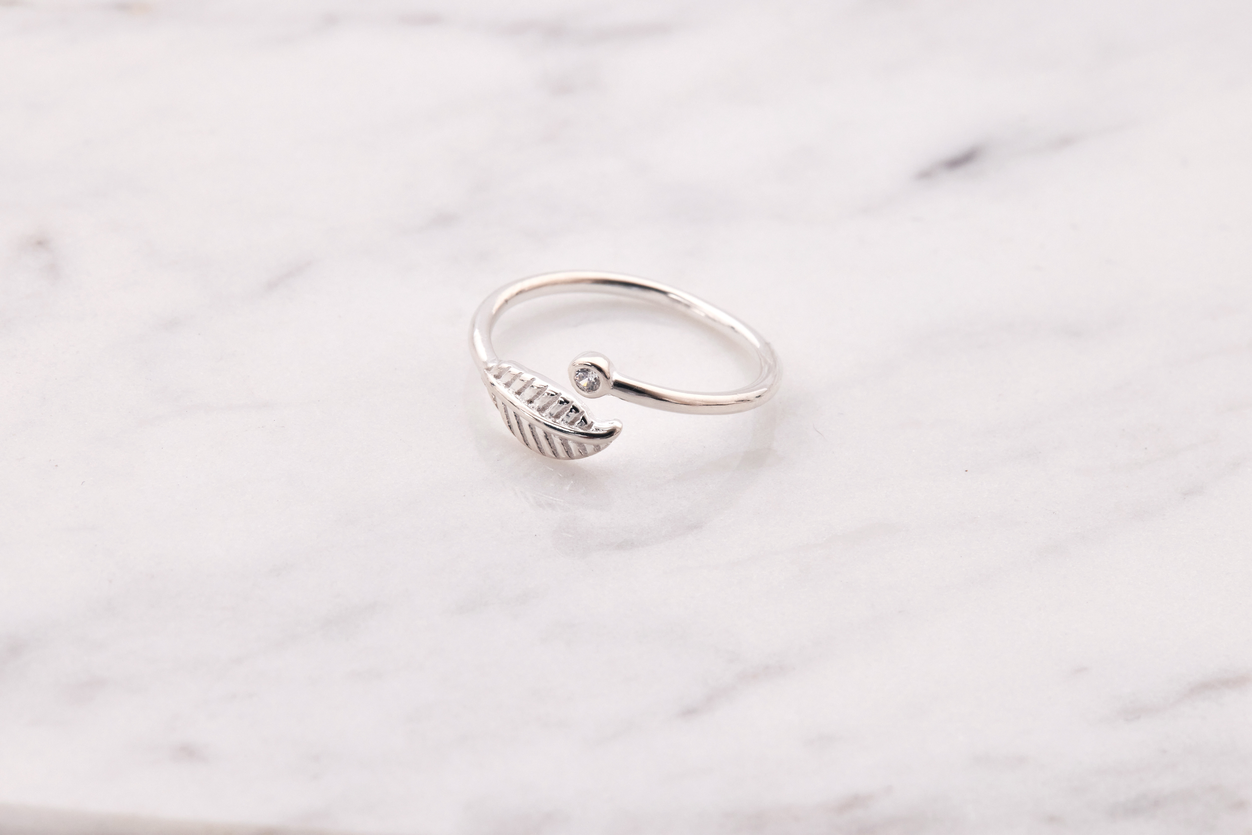 R1071  |  純銀樹葉鋯石尾戒戒指