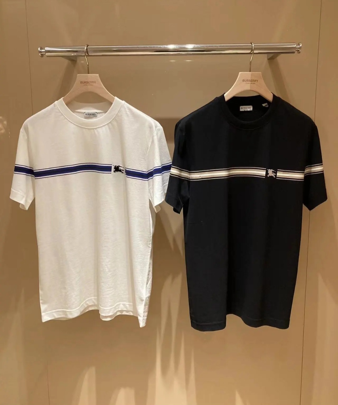 BBR 白色/黑色 間條帶併戰馬 Logo Tee