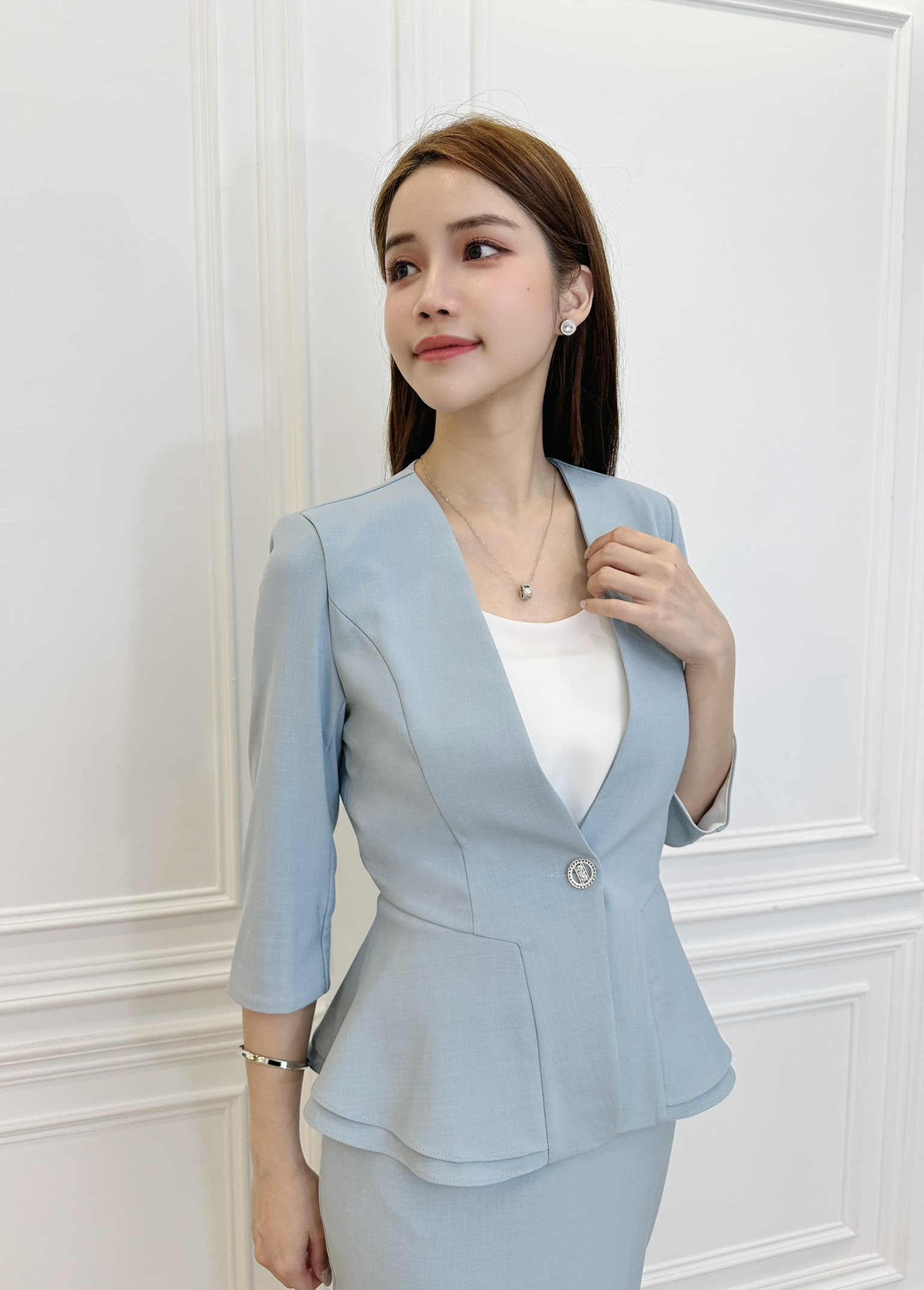 無領銀釦荷葉下擺套裝