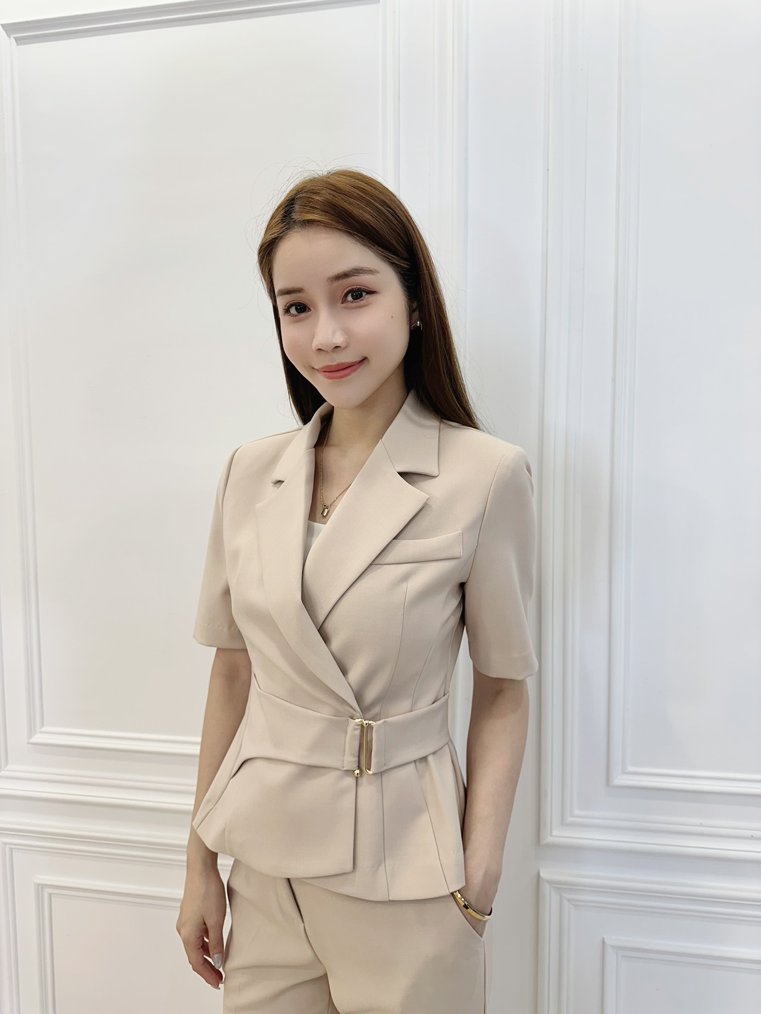 優雅翻領側釦短袖套裝