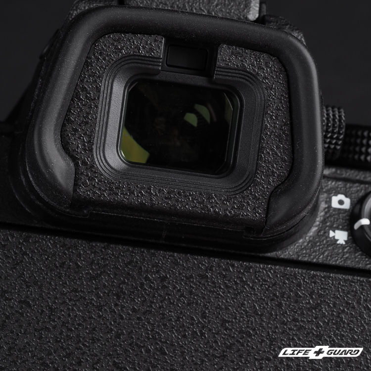 LIFE+GUARD 貼膜觀景窗展示圖，獨特砂紋塗層風格