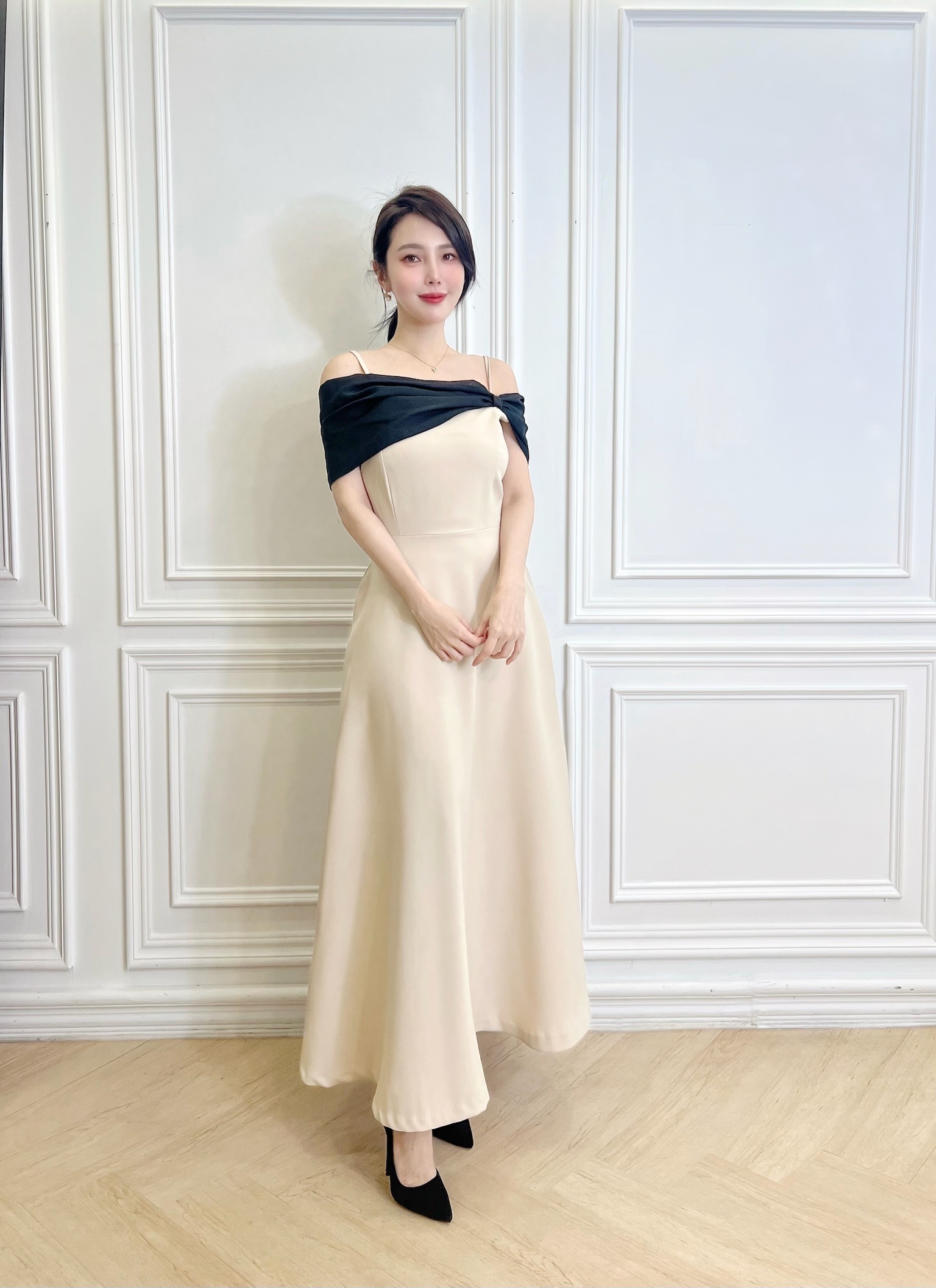 優雅女伶細肩帶拼色傘洋