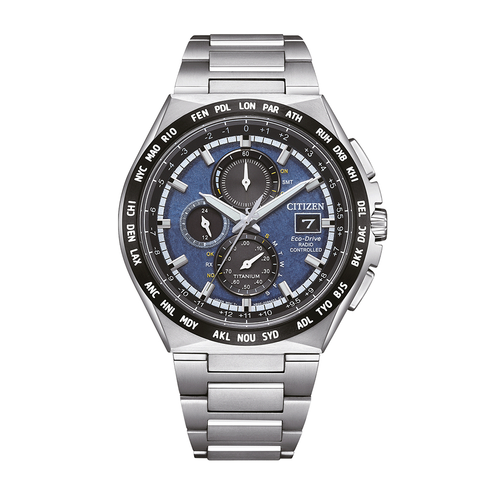 【Citizen 星辰】AT8238-84A/AT8238-84L 超級鈦金屬 三眼計時 萬年曆 日期顯示 光動能 手錶