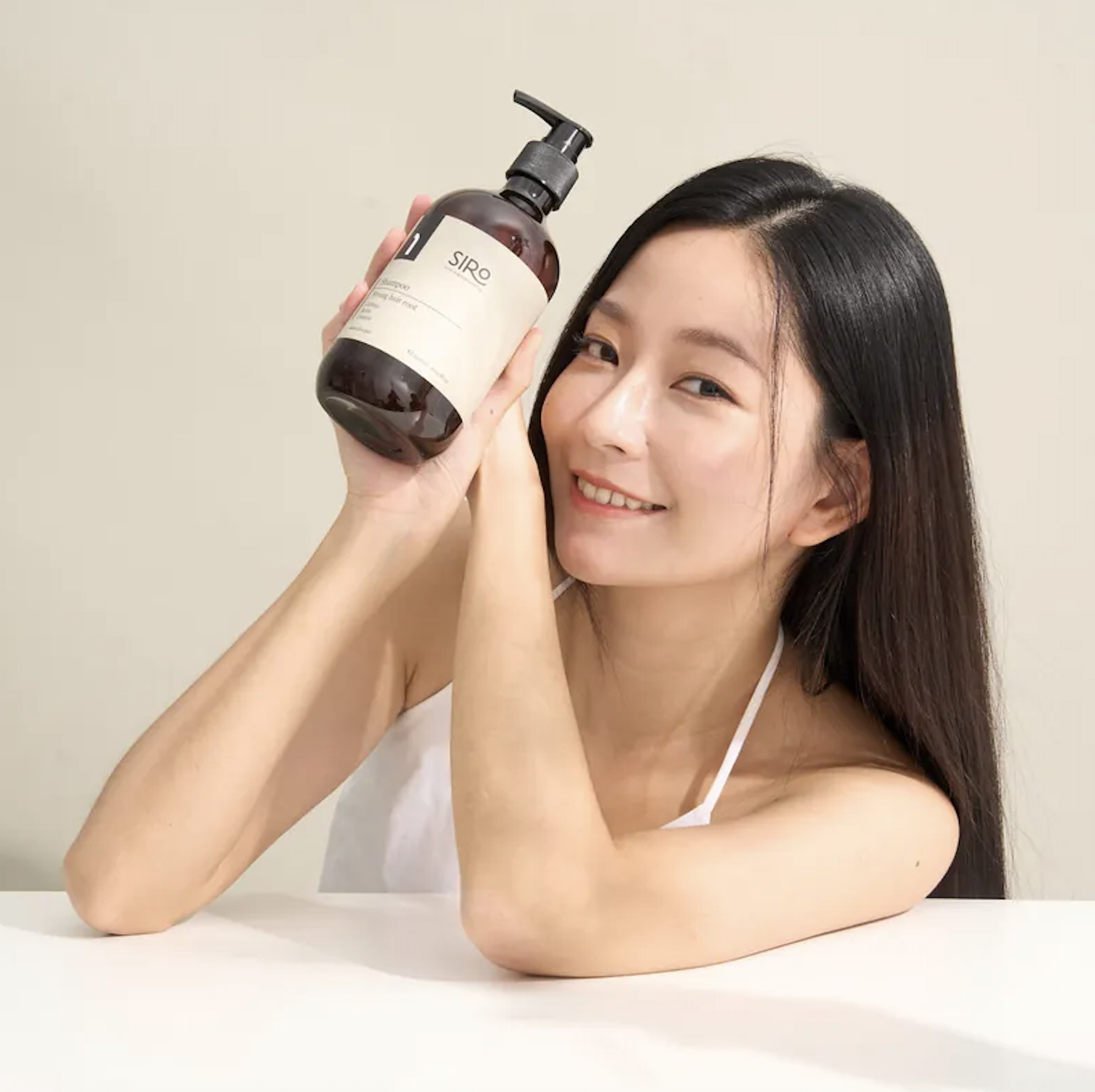 SIRO「1 號強健髮根洗髮露」—溫和清潔，穩定頭皮環境