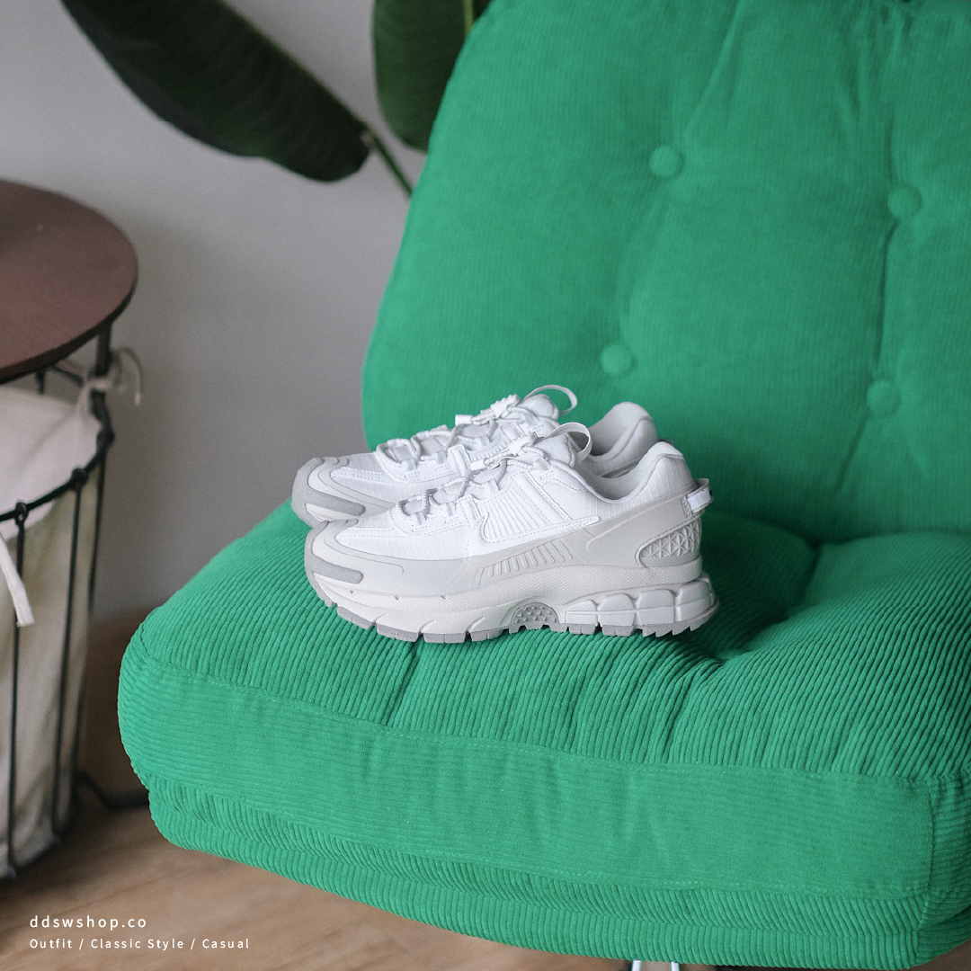 "代購" NIKE ZOOM VOMERO ROAM 骨白 灰白 防潑水 異材質 拉繩 女鞋 HV6410-100