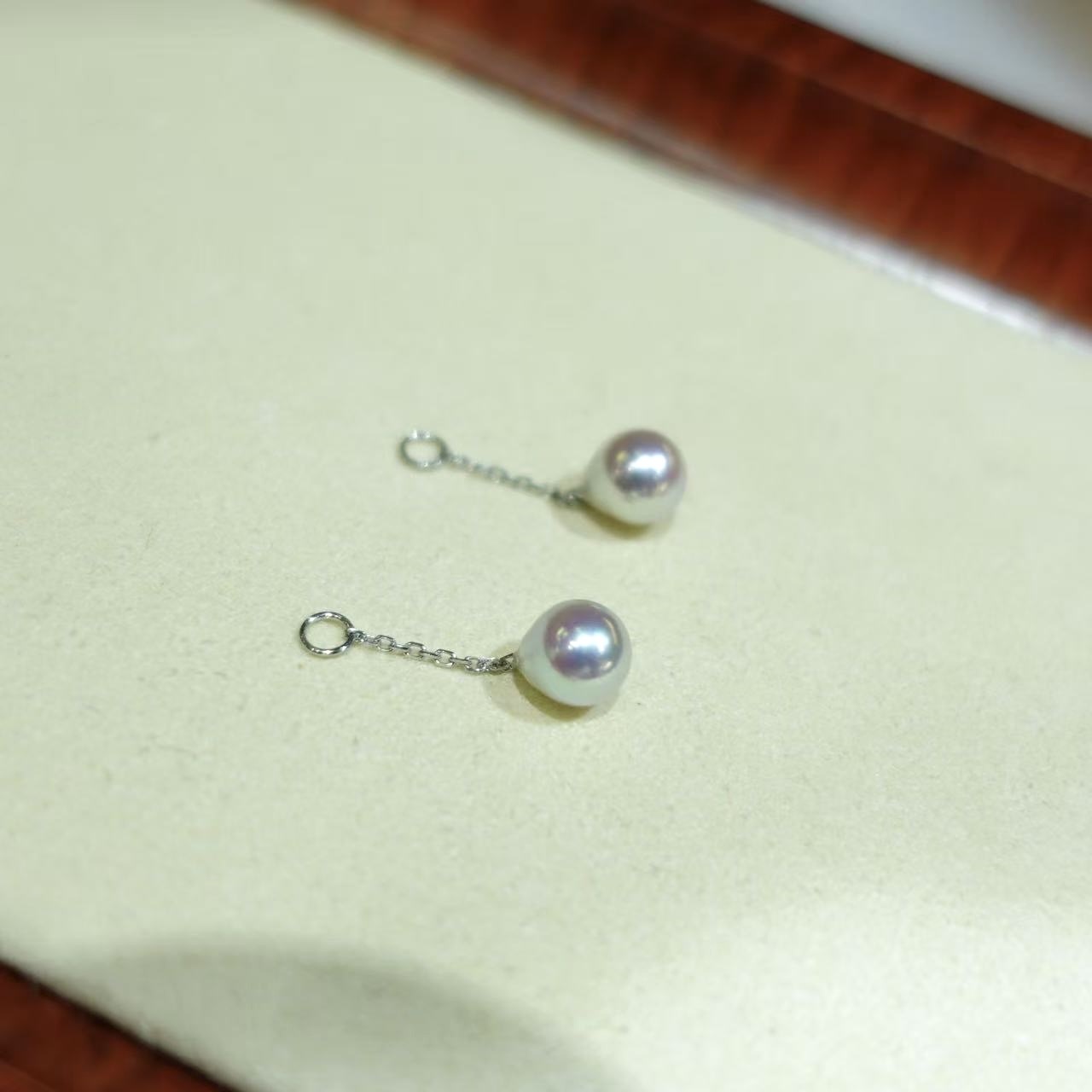 18K金天然色水滴形Akoya珍珠耳線圈