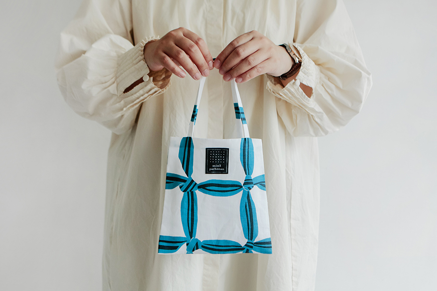 minä perhonen皆川明 - 2025ss迷你包 solmio / 紐結 white