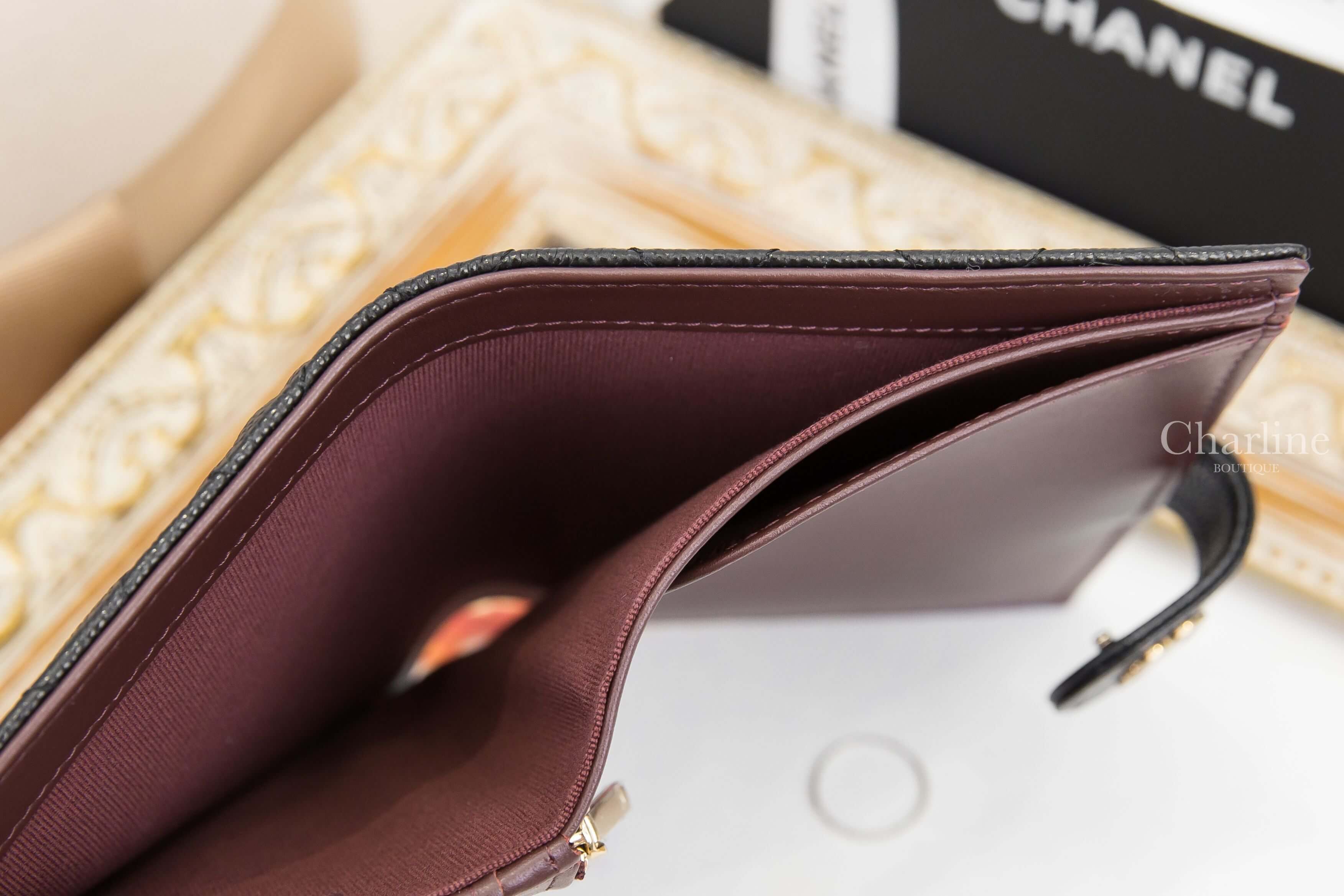 Chanel Passport Holder 黑色金CC酒紅內裡荔枝菱格紋釦式護照夾-Charline Boutique 精品代購