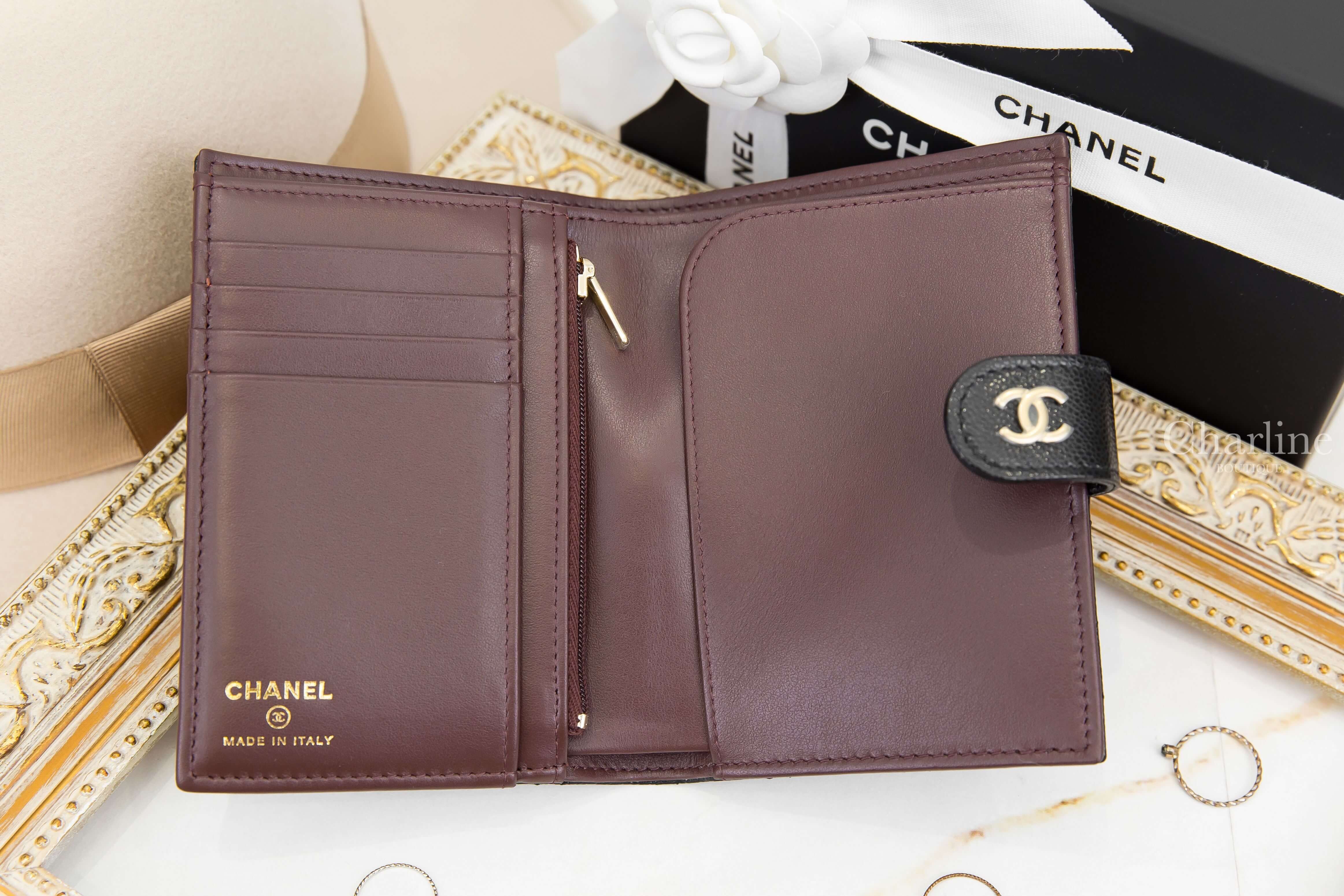 Chanel Passport Holder 黑色金CC酒紅內裡荔枝菱格紋釦式護照夾-Charline Boutique 精品代購