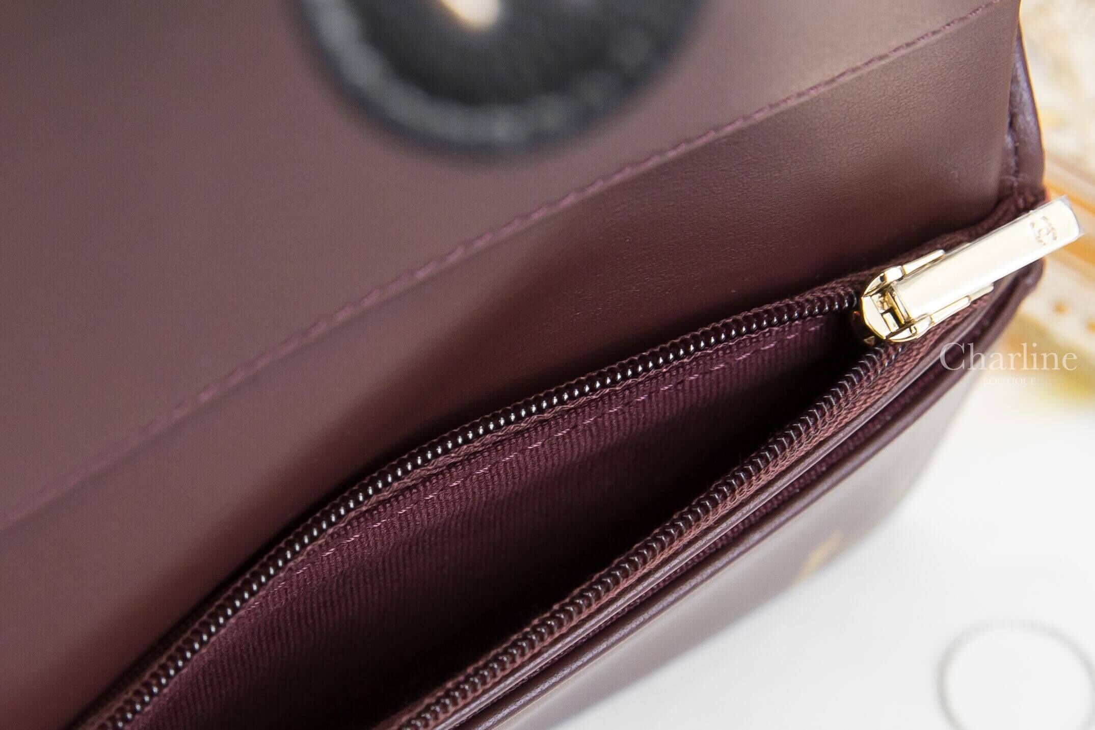 Chanel Passport Holder 黑色金CC酒紅內裡荔枝菱格紋釦式護照夾-Charline Boutique 精品代購