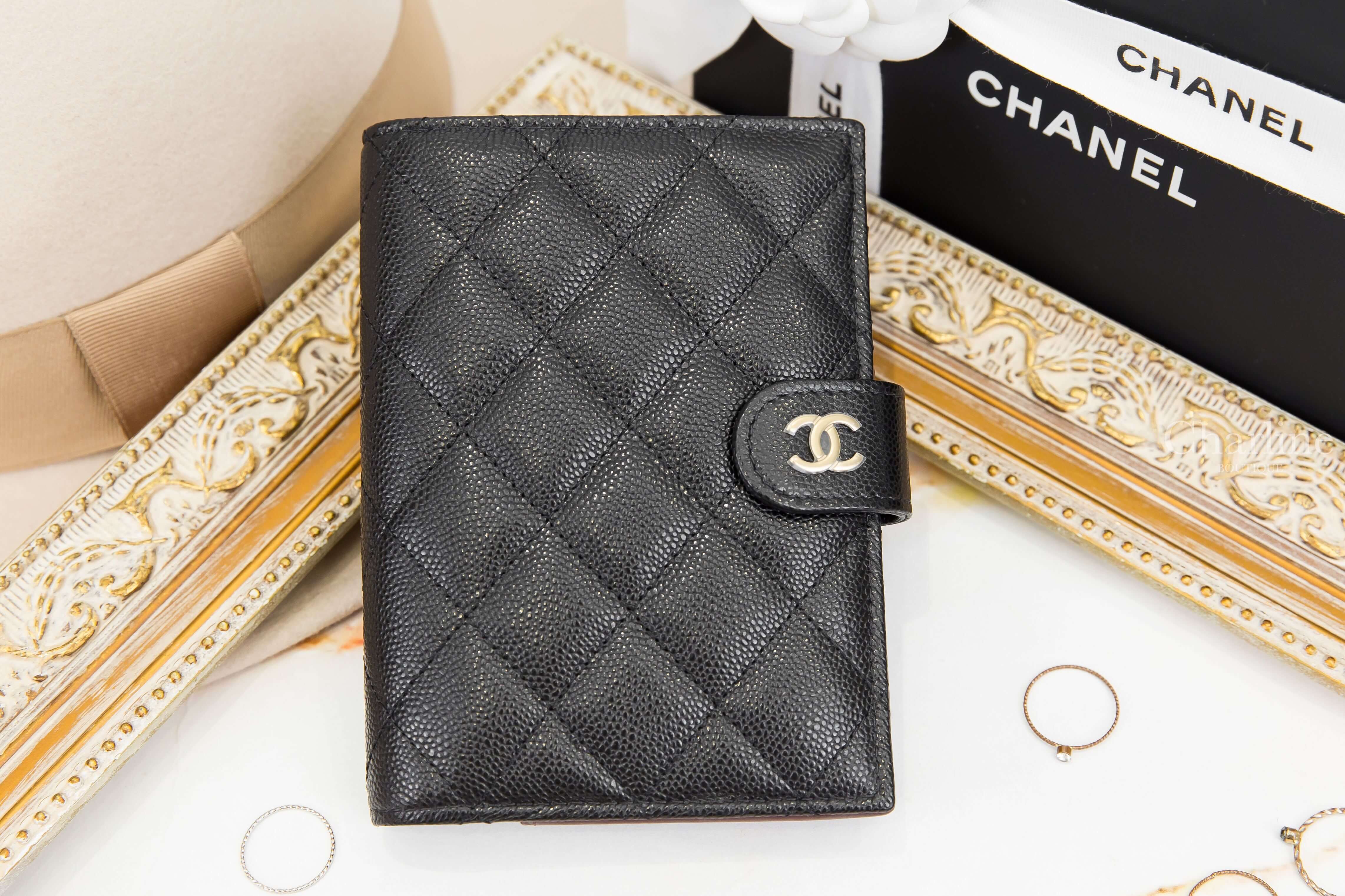 Chanel Passport Holder 黑色金CC荔枝菱格紋酒紅內裡釦式護照夾