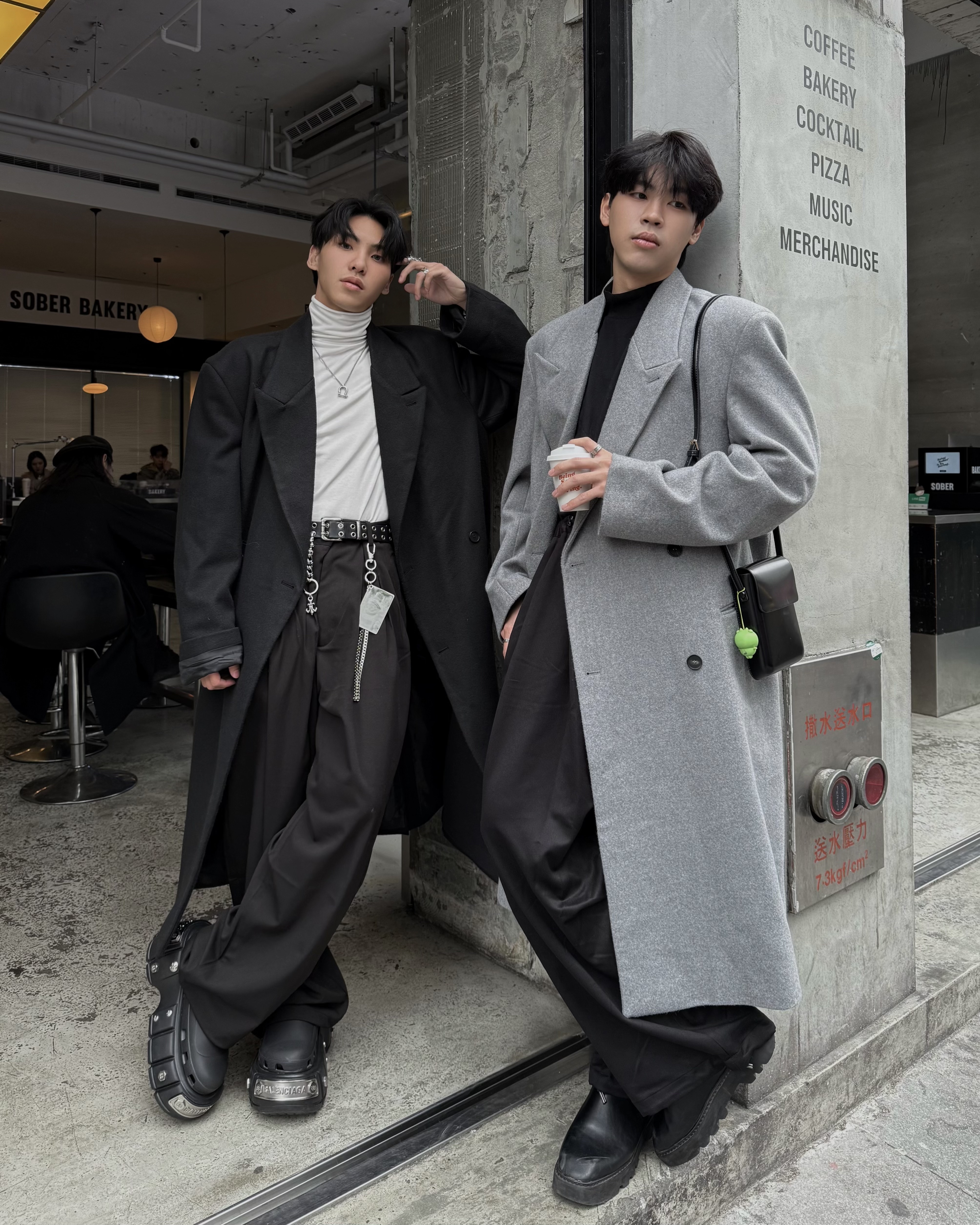 𝐇·𝐓·𝐒 一秒到韓國 羊毛大衣 刀片設計 排扣 俐落剪裁 大衣 外套