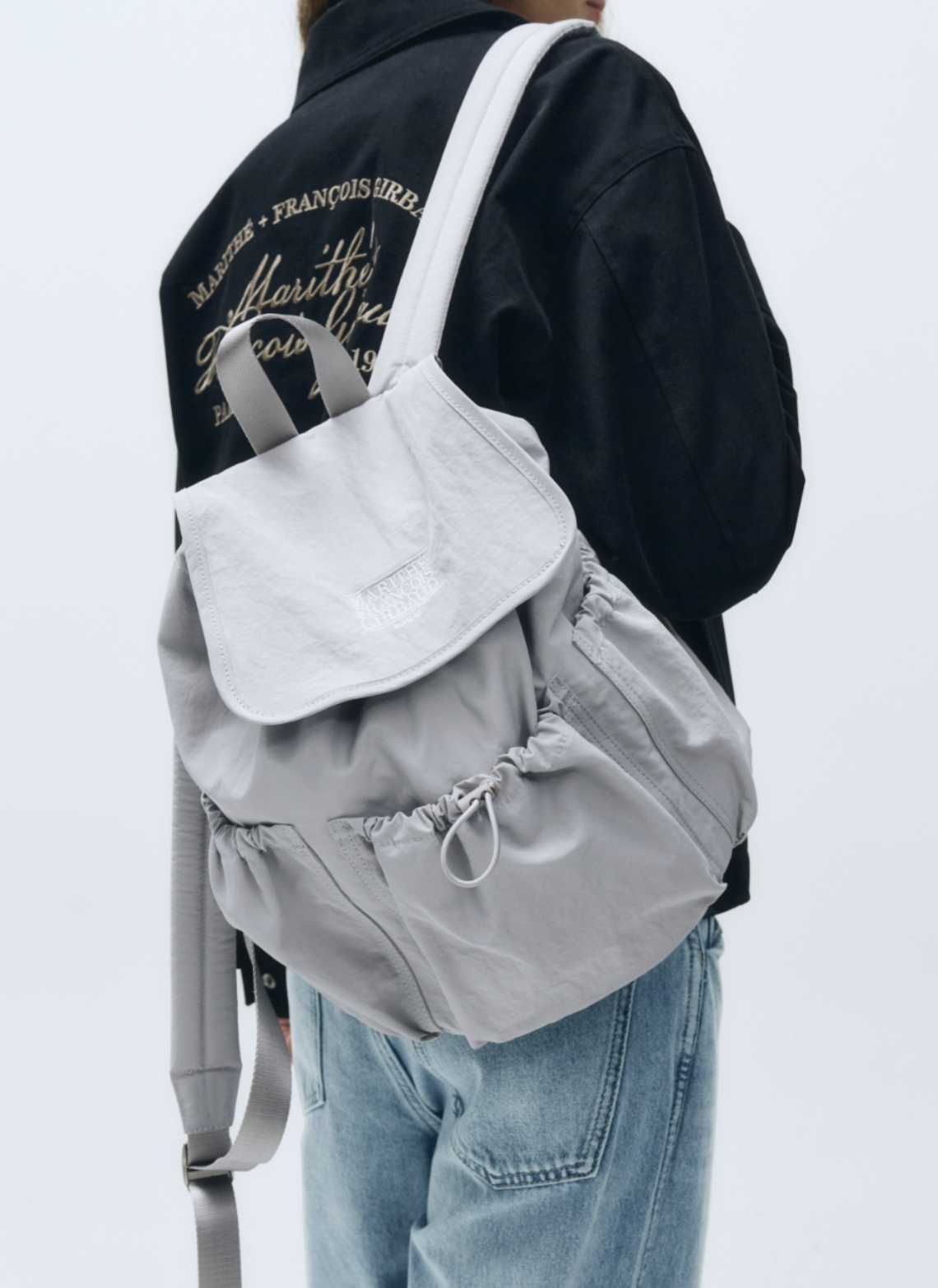 【Marithe】CLASSIC LOGO STOPPER POCKET BACKPACK ♥MARITHE♥CLASSIC LOGO STOPPER POCKET BACKPACK (Marithe +