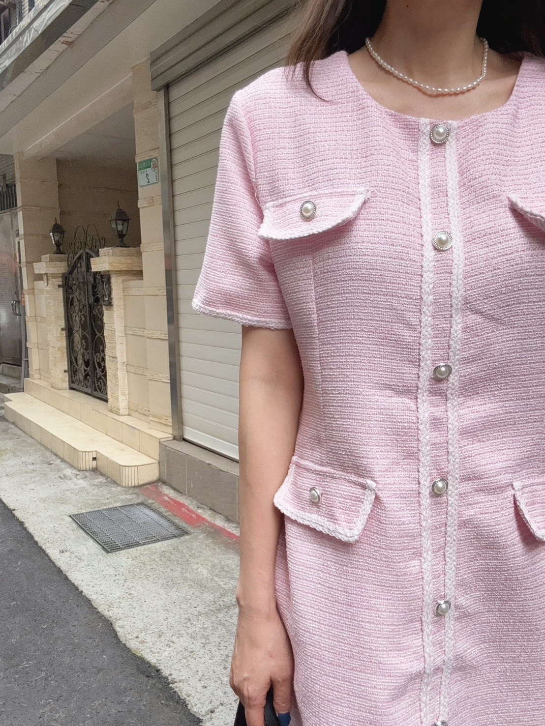 Baby系列 B05023 現貨-優雅淡粉色珍珠扣小香洋