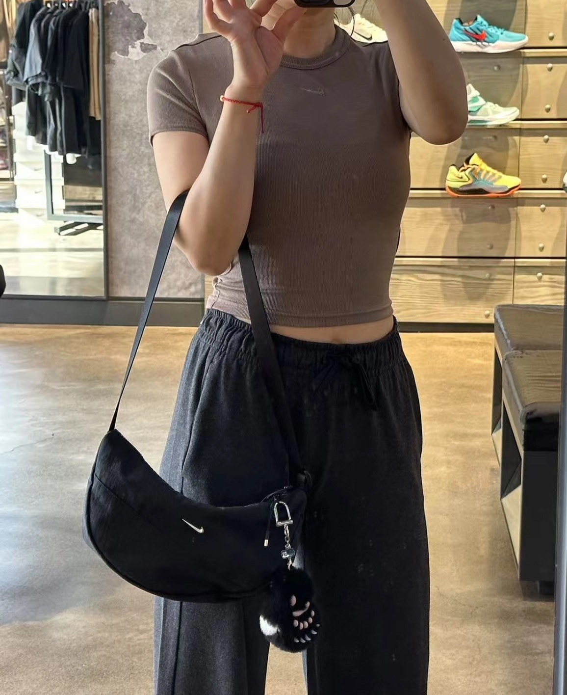 Nike 黑色尼龍斜背包｜Logo拉鍊｜情侶款