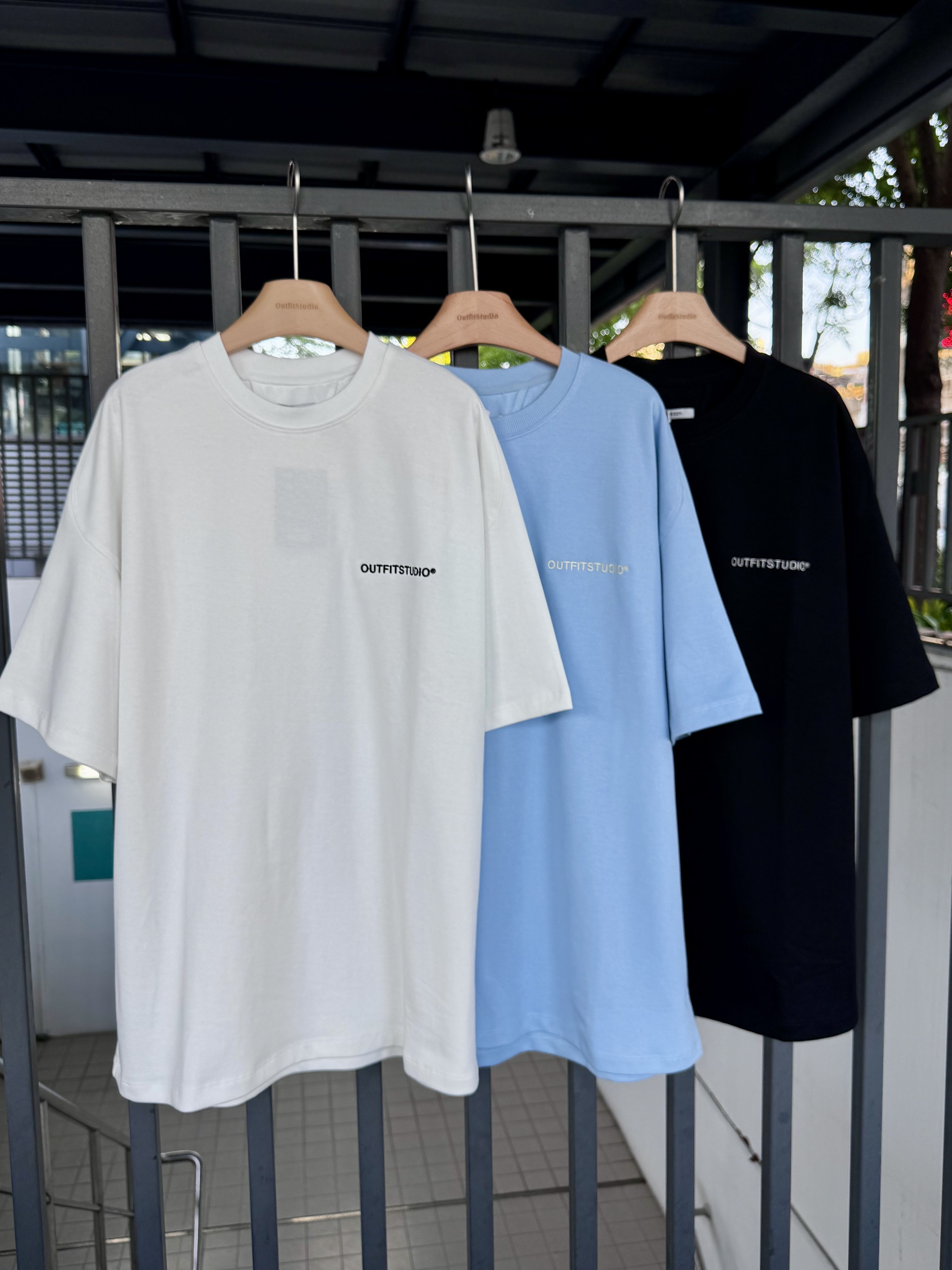 OUTFITSTUDIO x Dezzy 聯名款 坎肩短袖