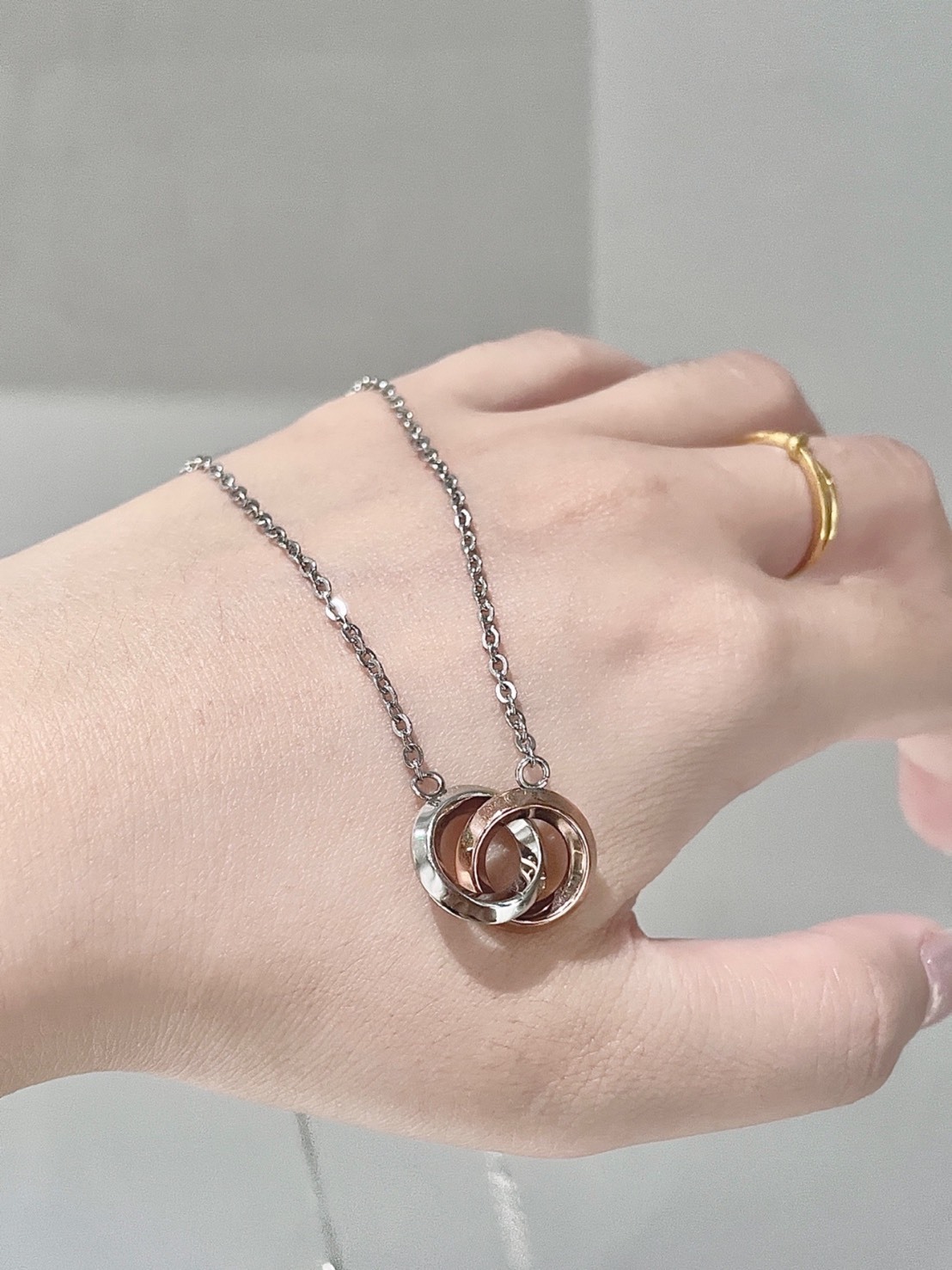 CALVIN KLEIN BEAUTY CK 鎖骨扣環項鍊 情侶款